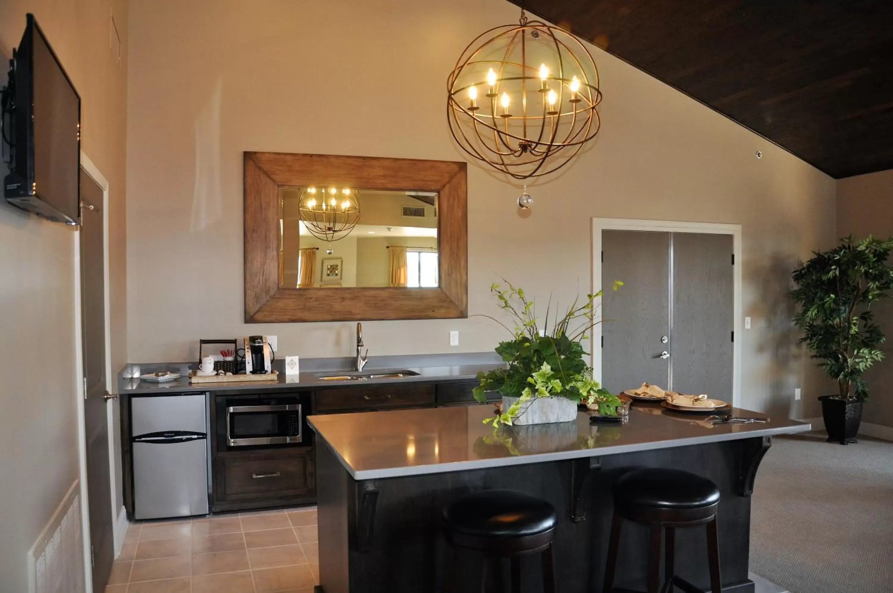 Kitchen/Kitchenette in Kentucky Grand Hotel & Spa