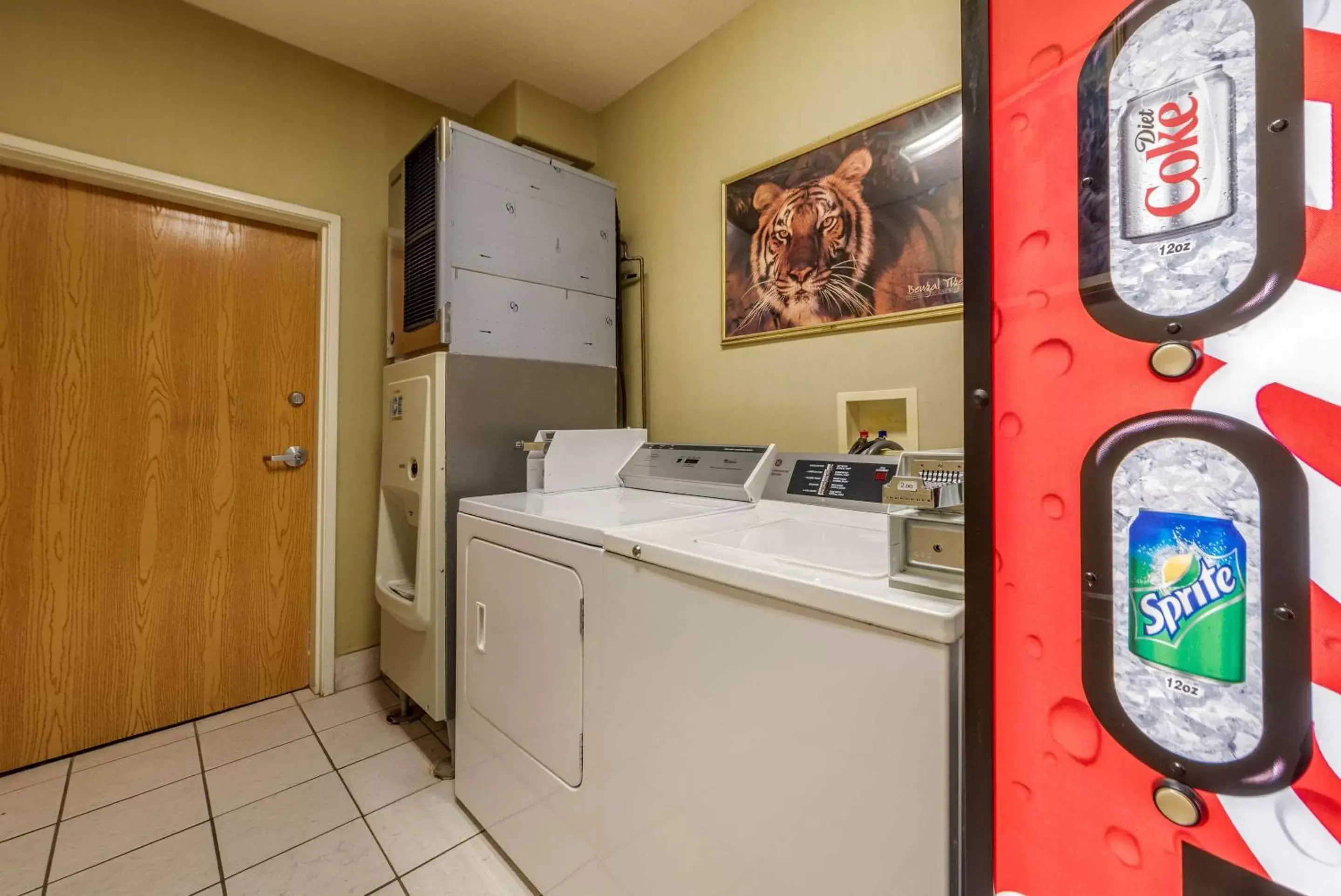 On site, Kitchen/Kitchenette in Econo Lodge Airport/Colorado Springs