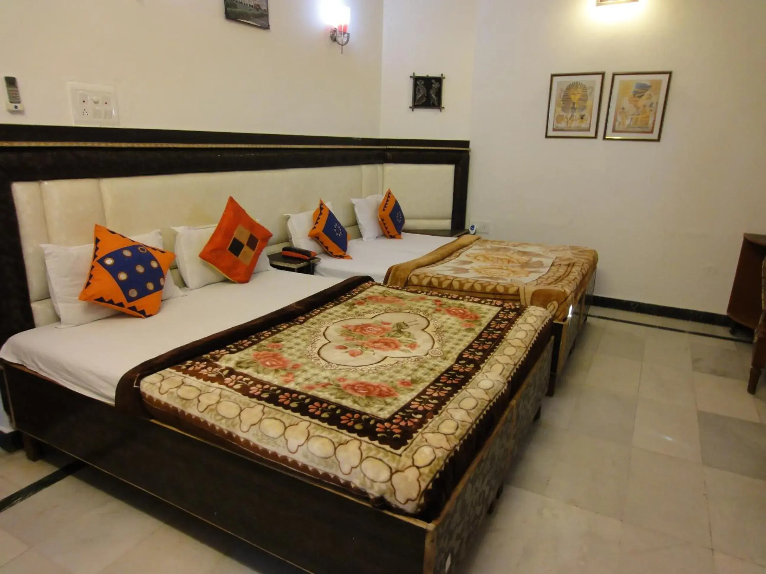 Bed in Hotel Taj Plaza, VIP Road, Agra