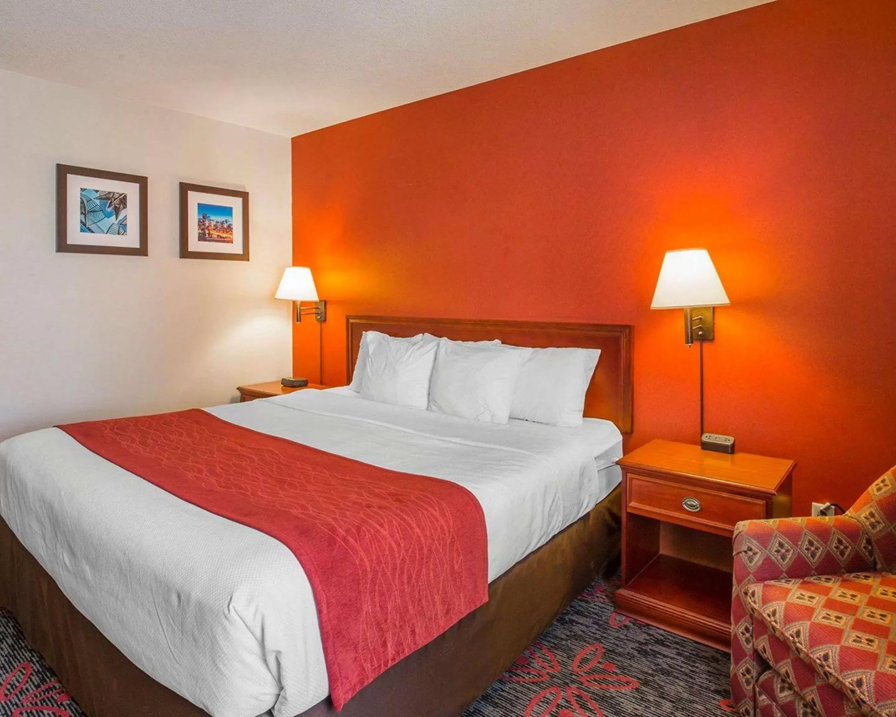 Photo of the whole room, Bed in Comfort Inn and Suites University