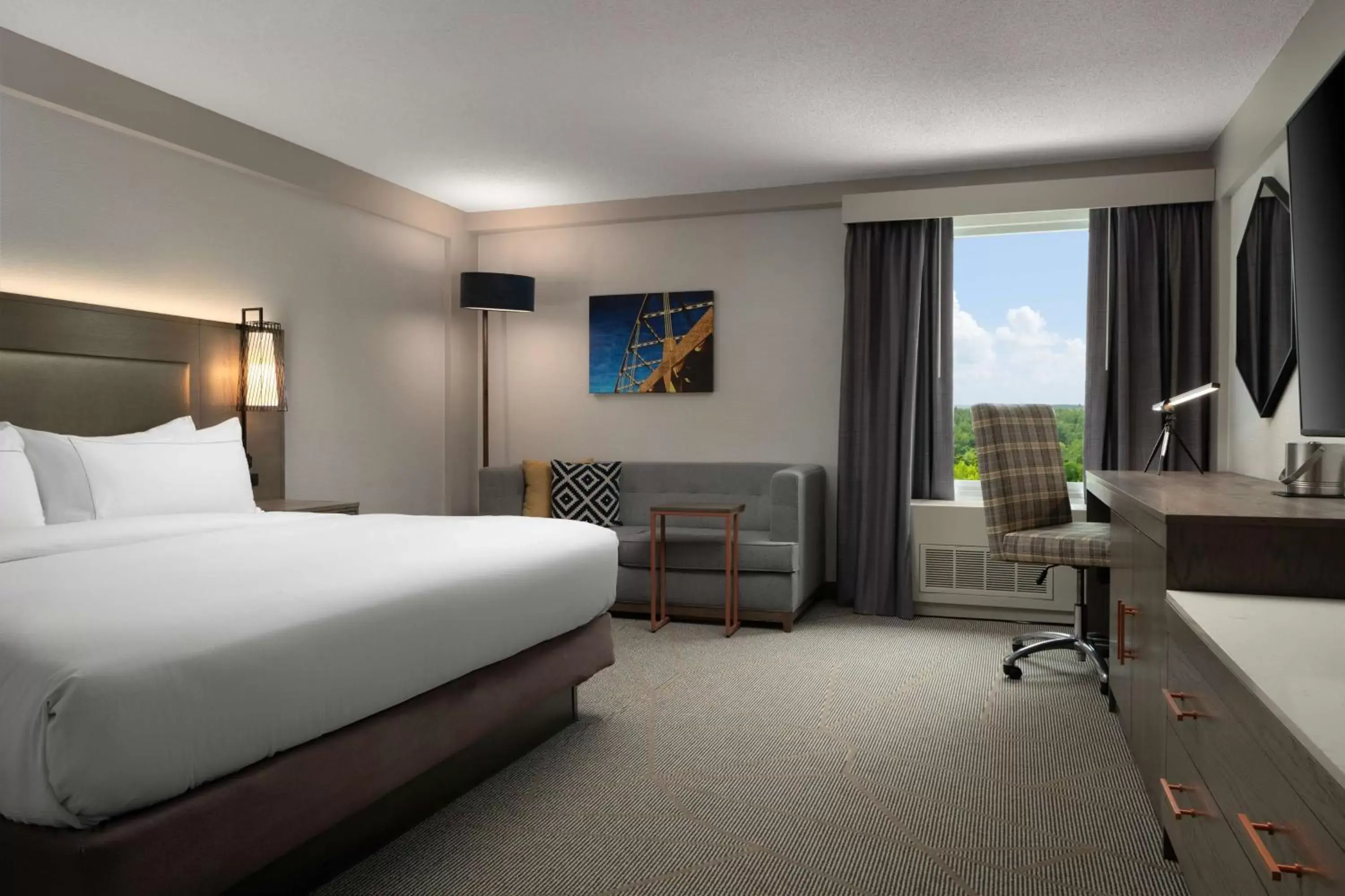 Bedroom in DoubleTree by Hilton Pittsburgh Airport