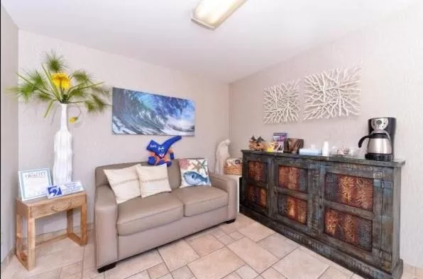 Living room in Americas Best Value Inn San Clemente Beach