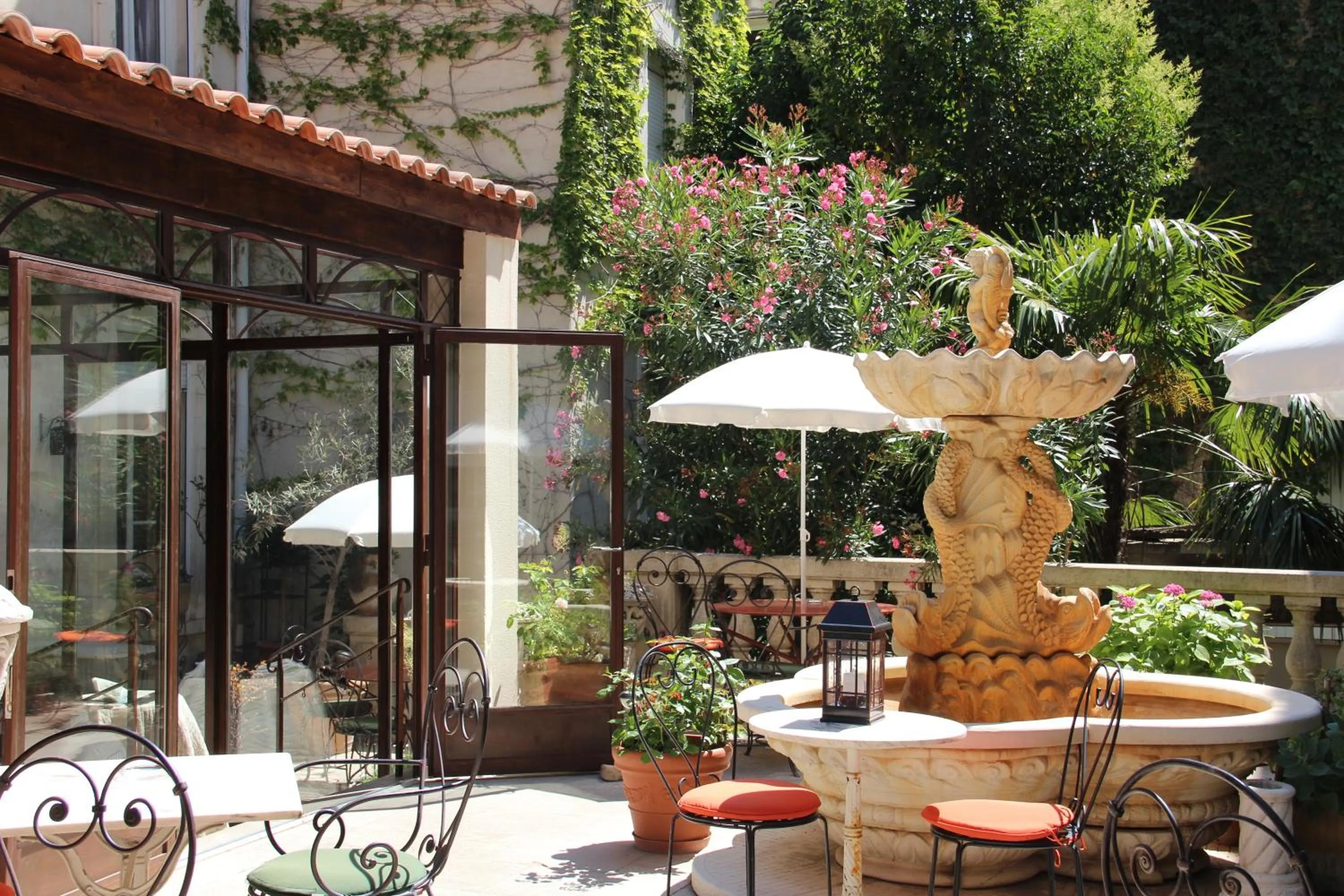 Patio in The Originals Boutique, Hôtel du Parc, Cavaillon