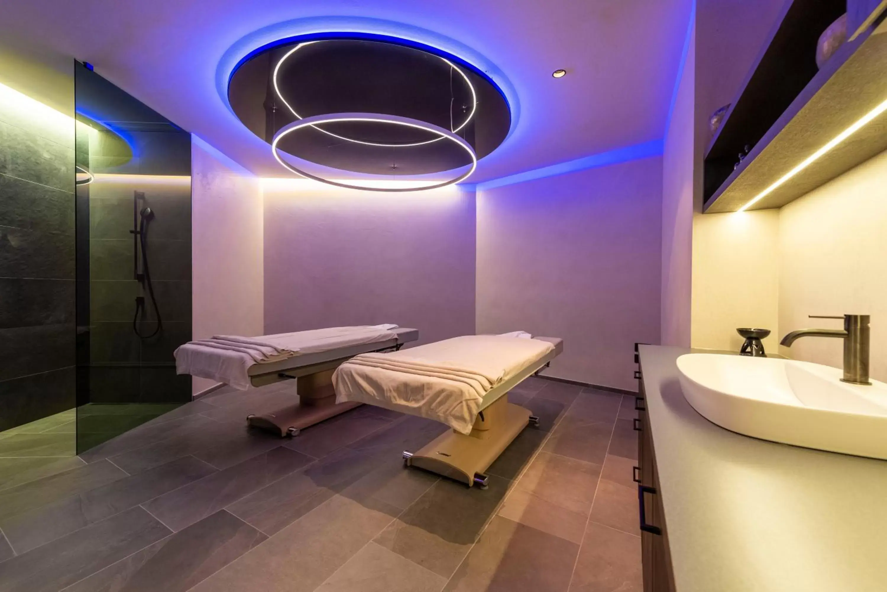 Massage, Bathroom in Hotel Ideal Park