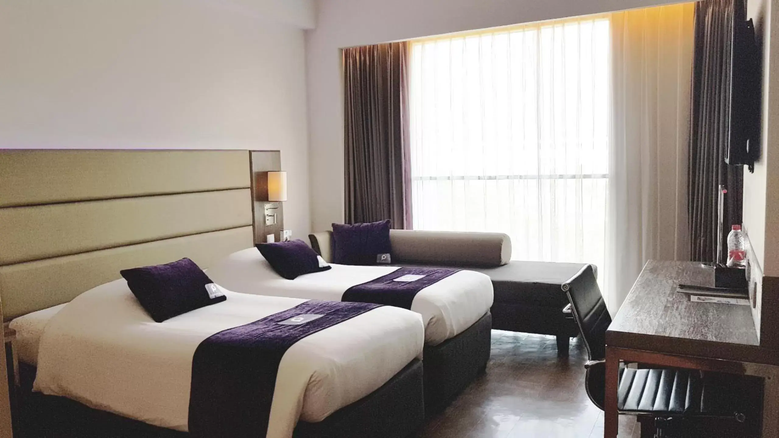 Twin Premier Large Room in Premier Place Surabaya Airport Twin Premier Large Room in Premier Place Surabaya Airport