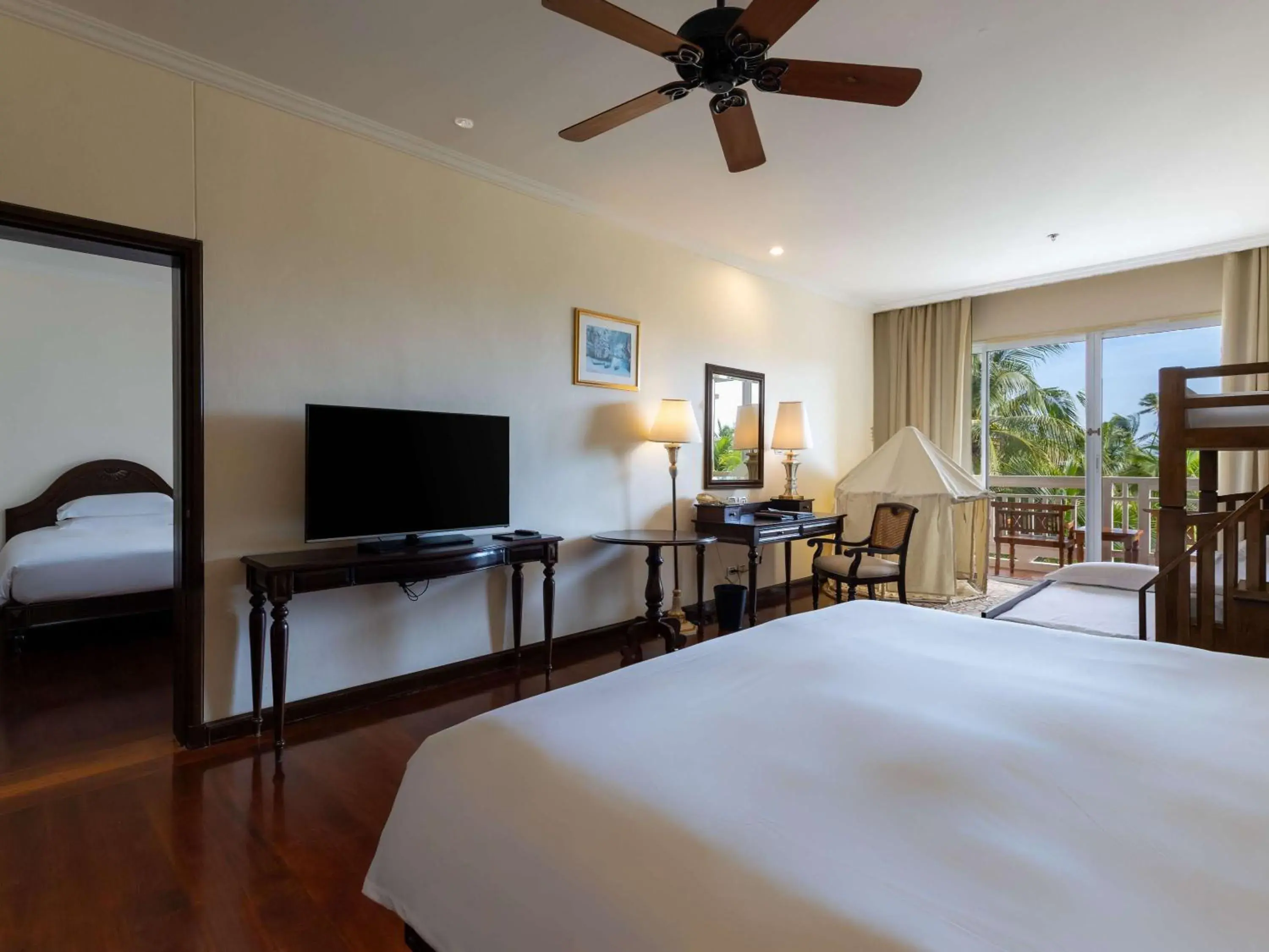 Bedroom, TV/Entertainment Center in Sofitel Krabi Phokeethra Golf and Spa Resort