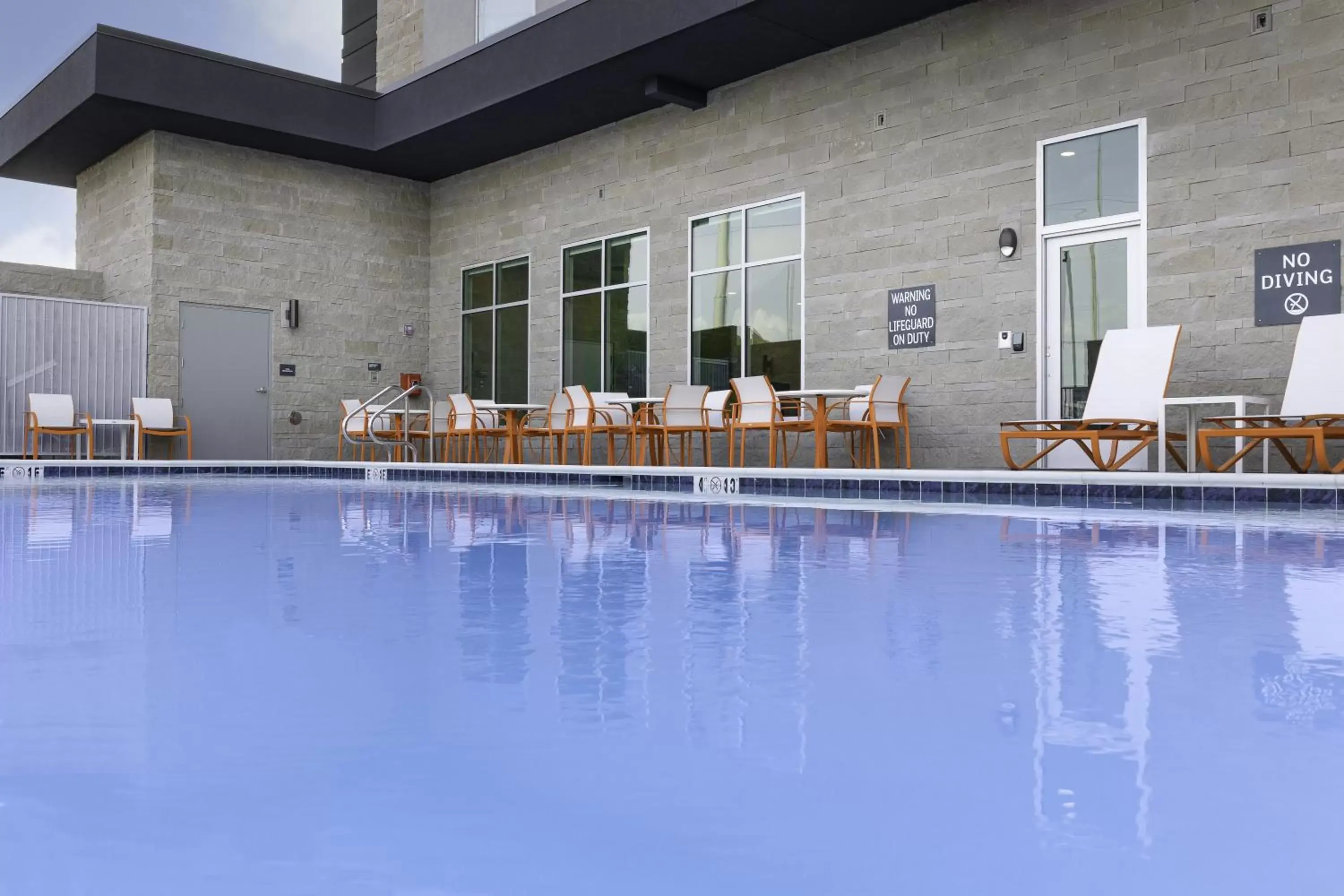 Swimming Pool in Holiday Inn Glendale - Stadium & Ent Dist