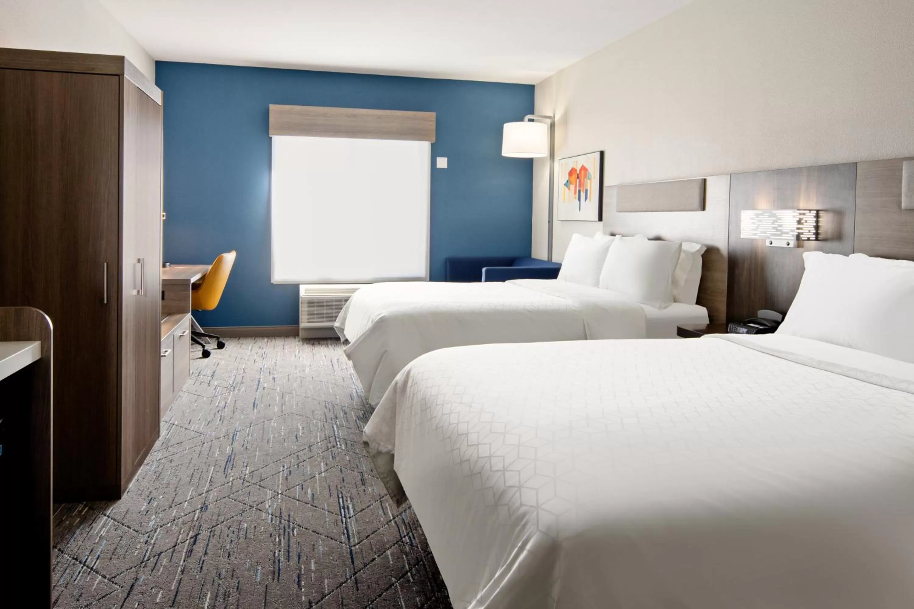 Bed in Holiday Inn Express & Suites Palm Desert - Millennium by IHG