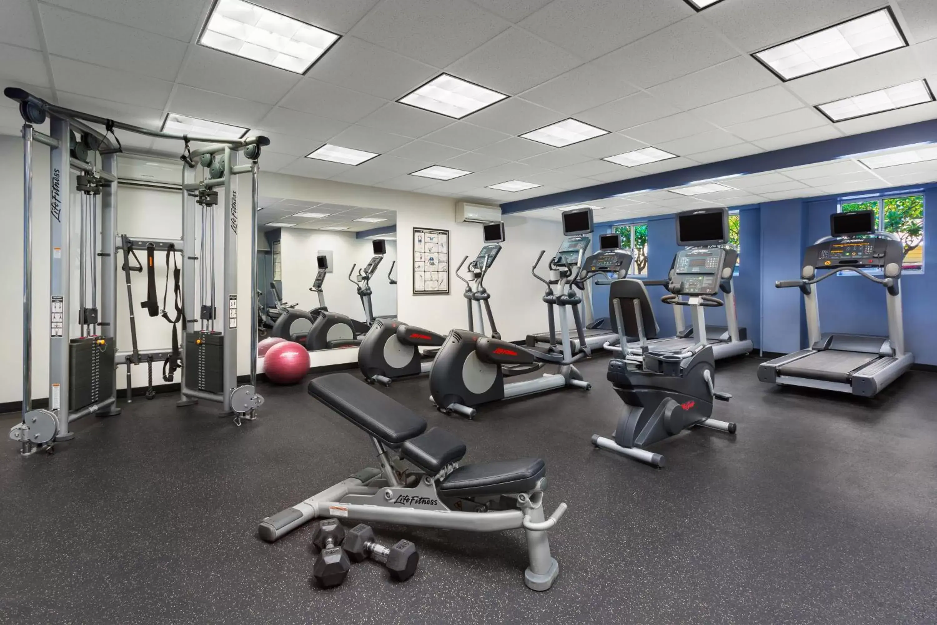 Fitness centre/facilities, Fitness Center/Facilities in Courtyard by Marriott Waikiki Beach