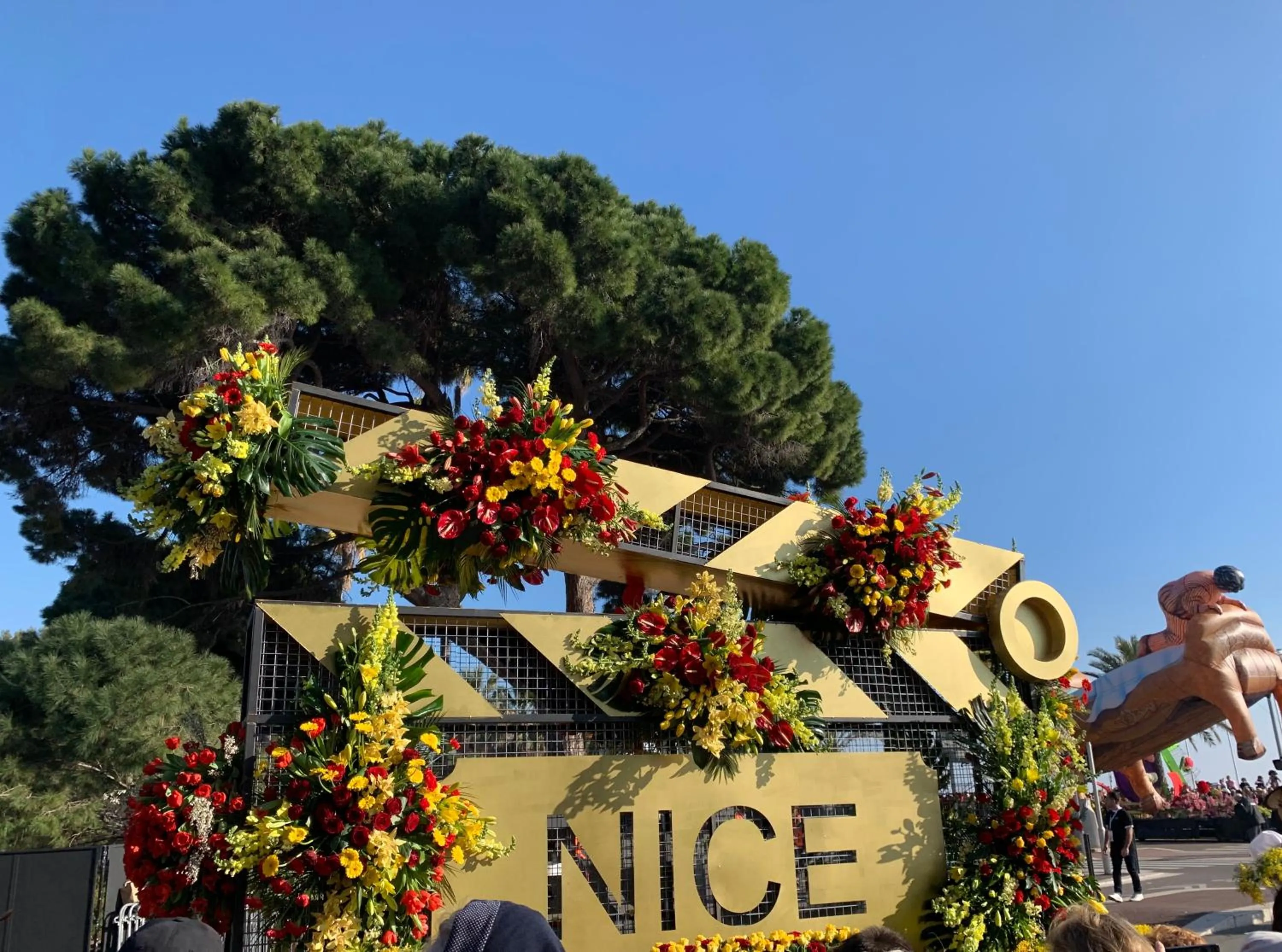 Street view in Hotel des Dames