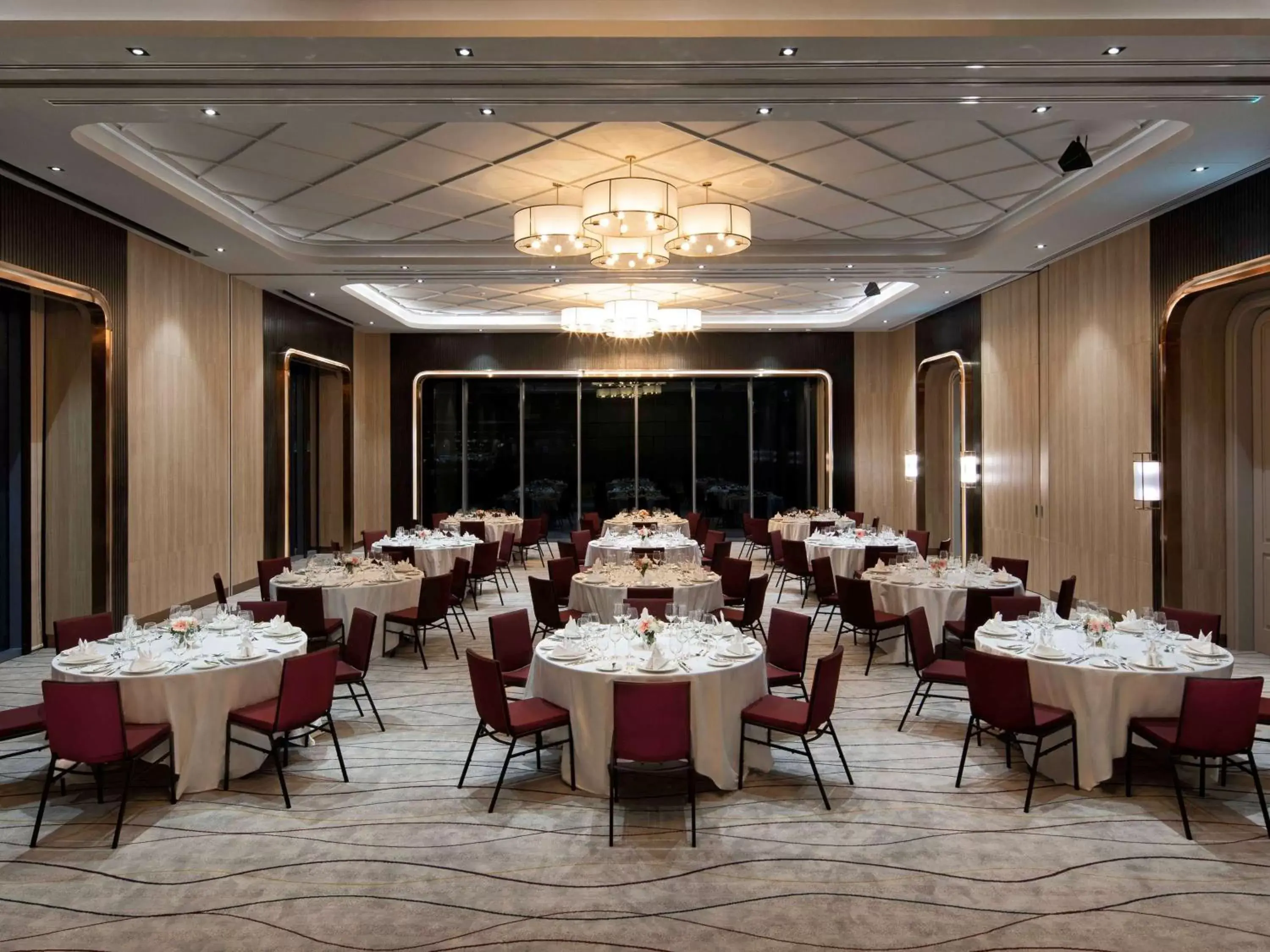 Meeting/conference room, Restaurant/Places to Eat in Mercure Bangkok Sukhumvit 24