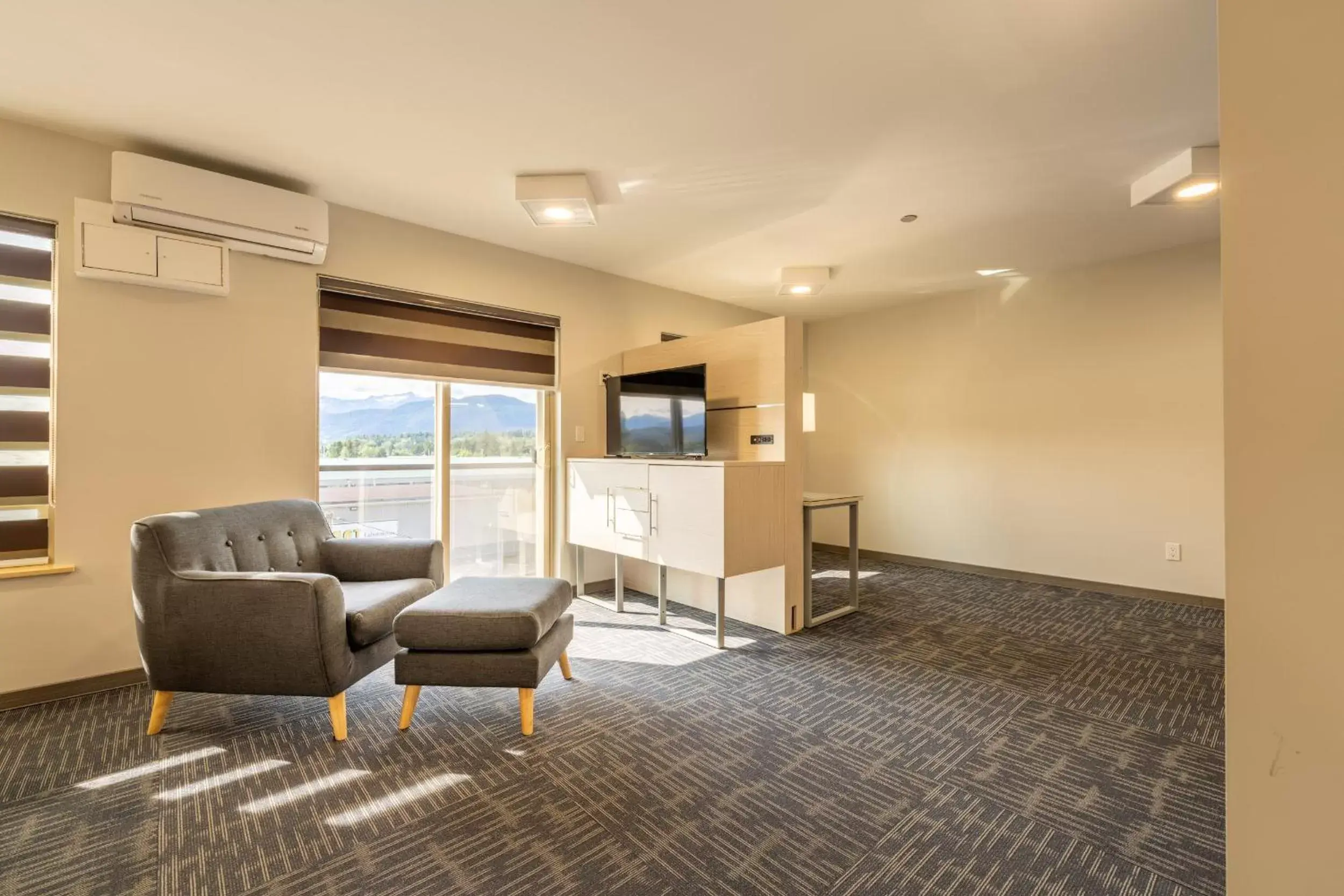 Seating Area in Quality Inn Sunshine Suites