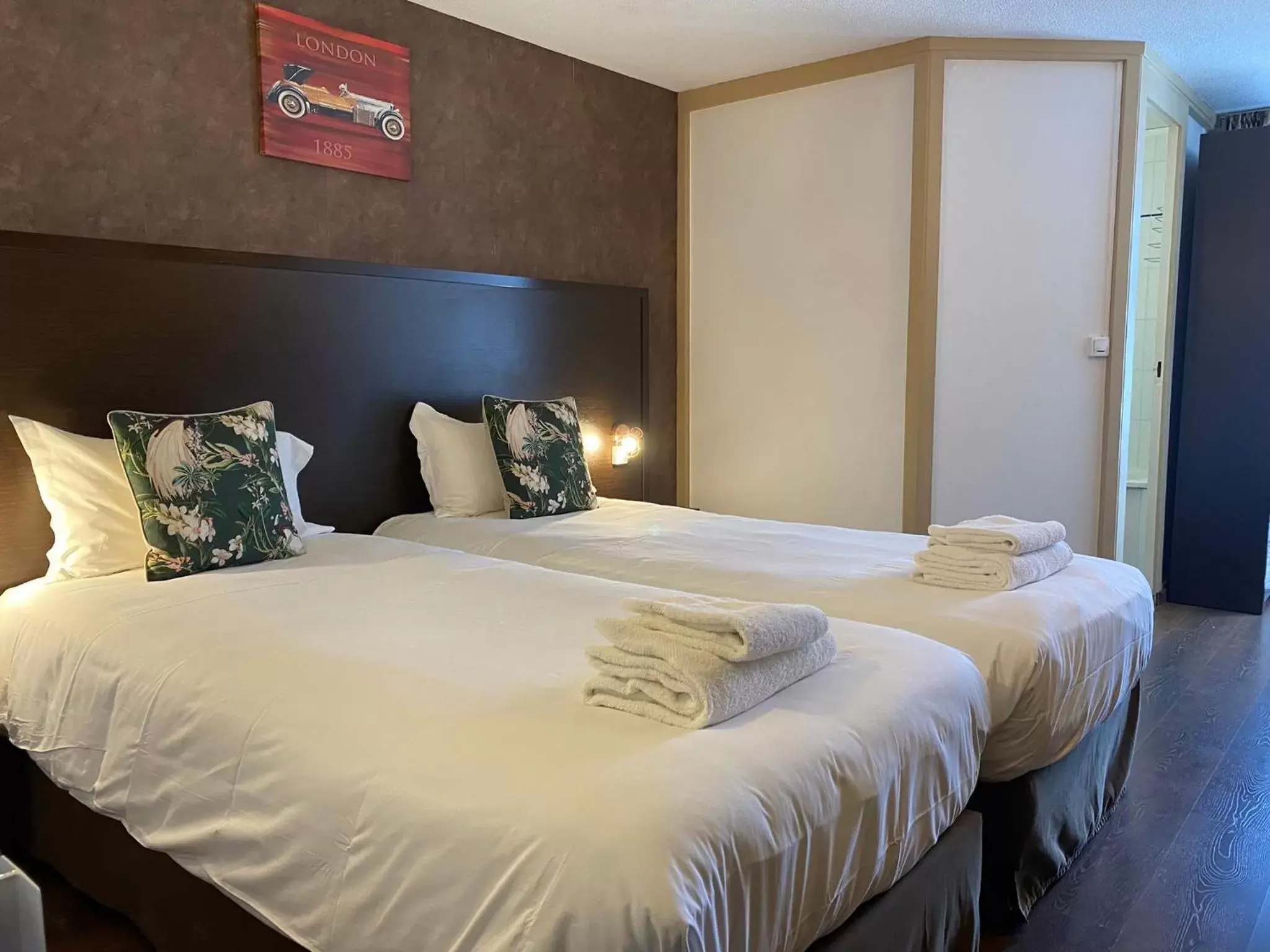 Bedroom, Bed in SHELDER Hôtel - CHERBOURG EN COTENTIN - Equeurdreville