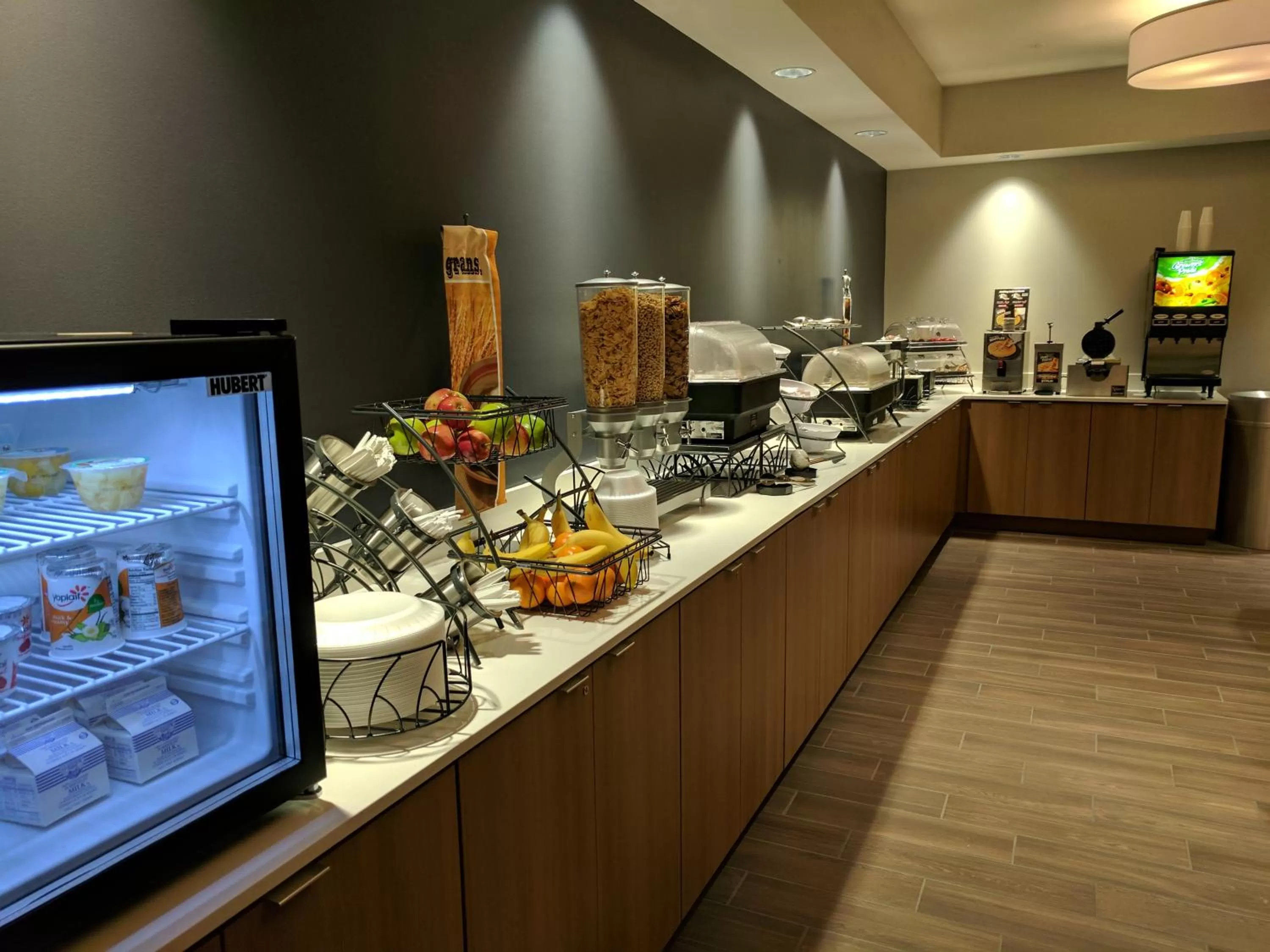 American breakfast in Microtel Inn & Suites by Wyndham Clarion