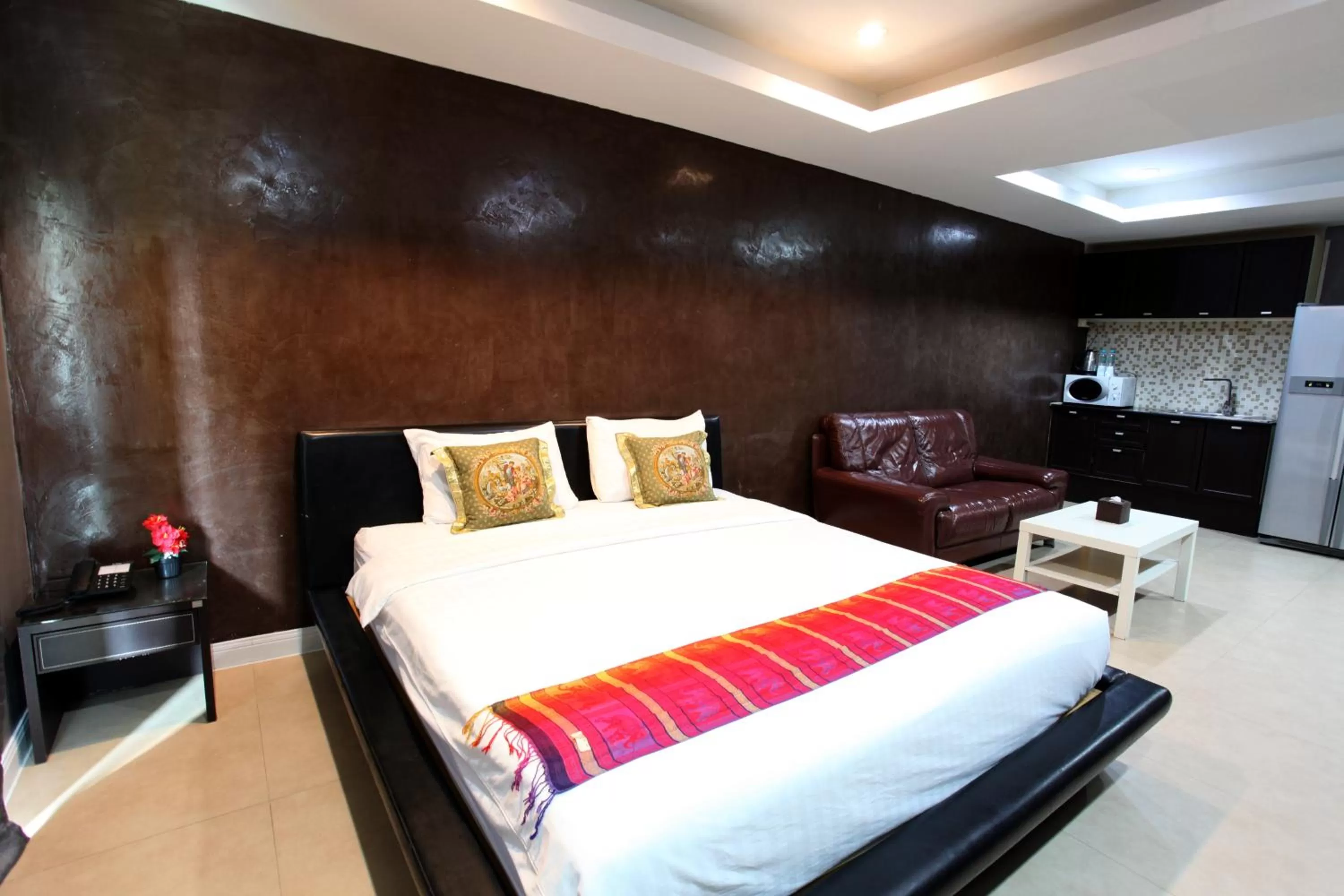 Bed in DEL MAR RESIDENCE