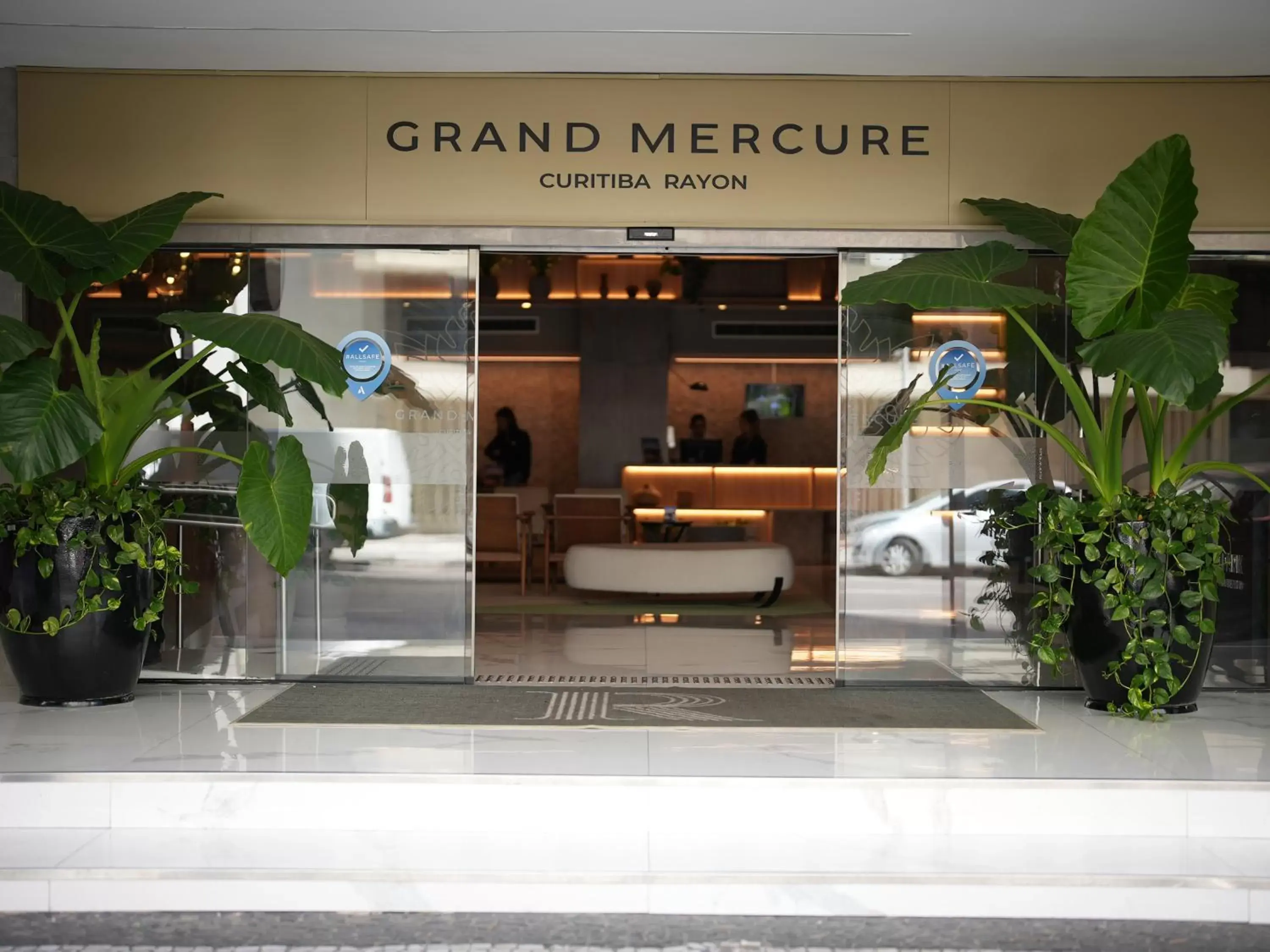 Facade/entrance in Grand Mercure Curitiba Rayon