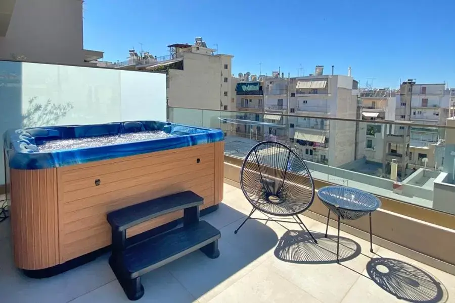 Hot Tub in Athens Platinum Rooms and Suites