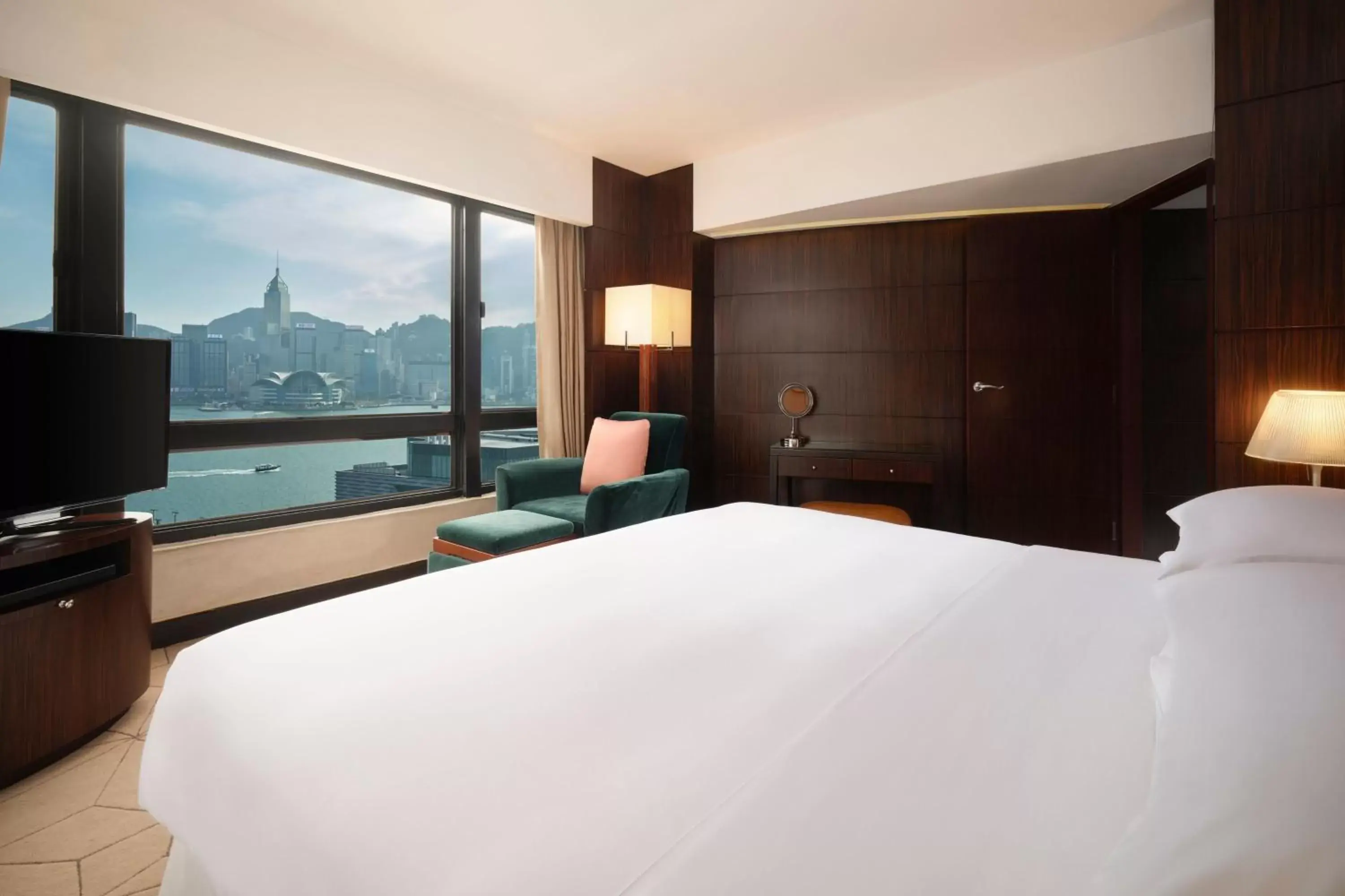 Bedroom, Bed in Sheraton Hong Kong Hotel & Towers