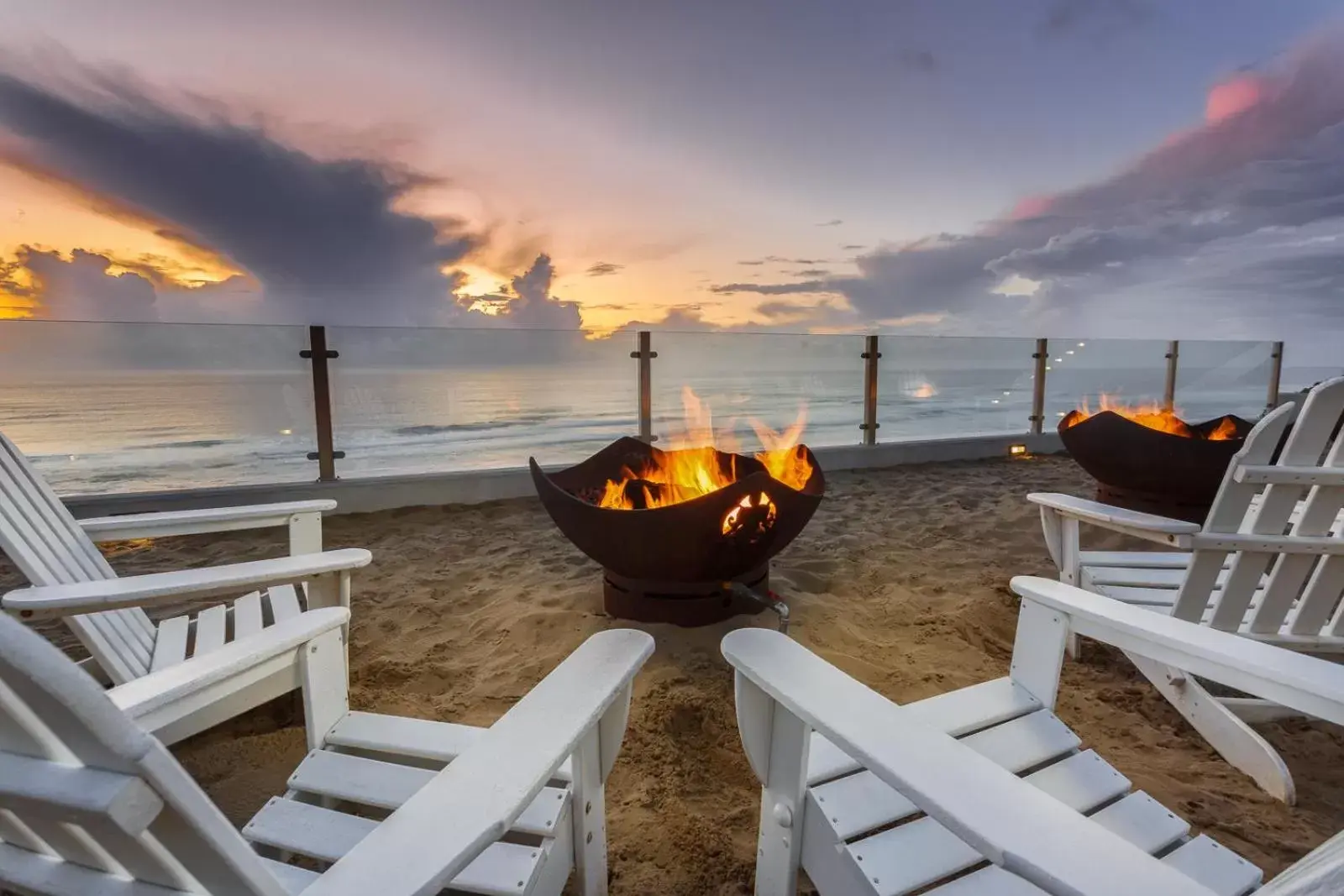 Activities, Sunrise/Sunset in The Coho Oceanfront Lodge