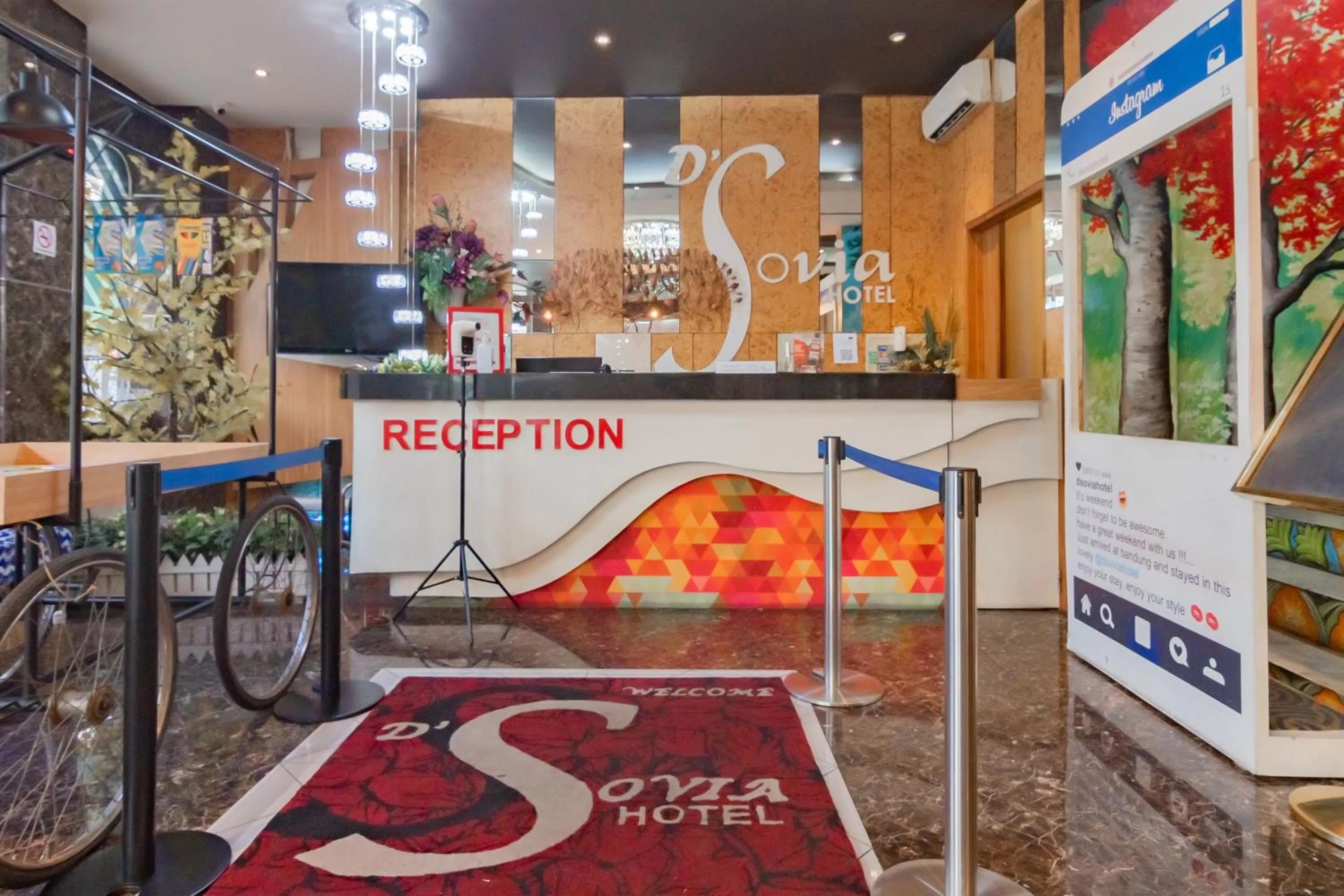 Lobby or reception in RedDoorz Premium near Bandung Station