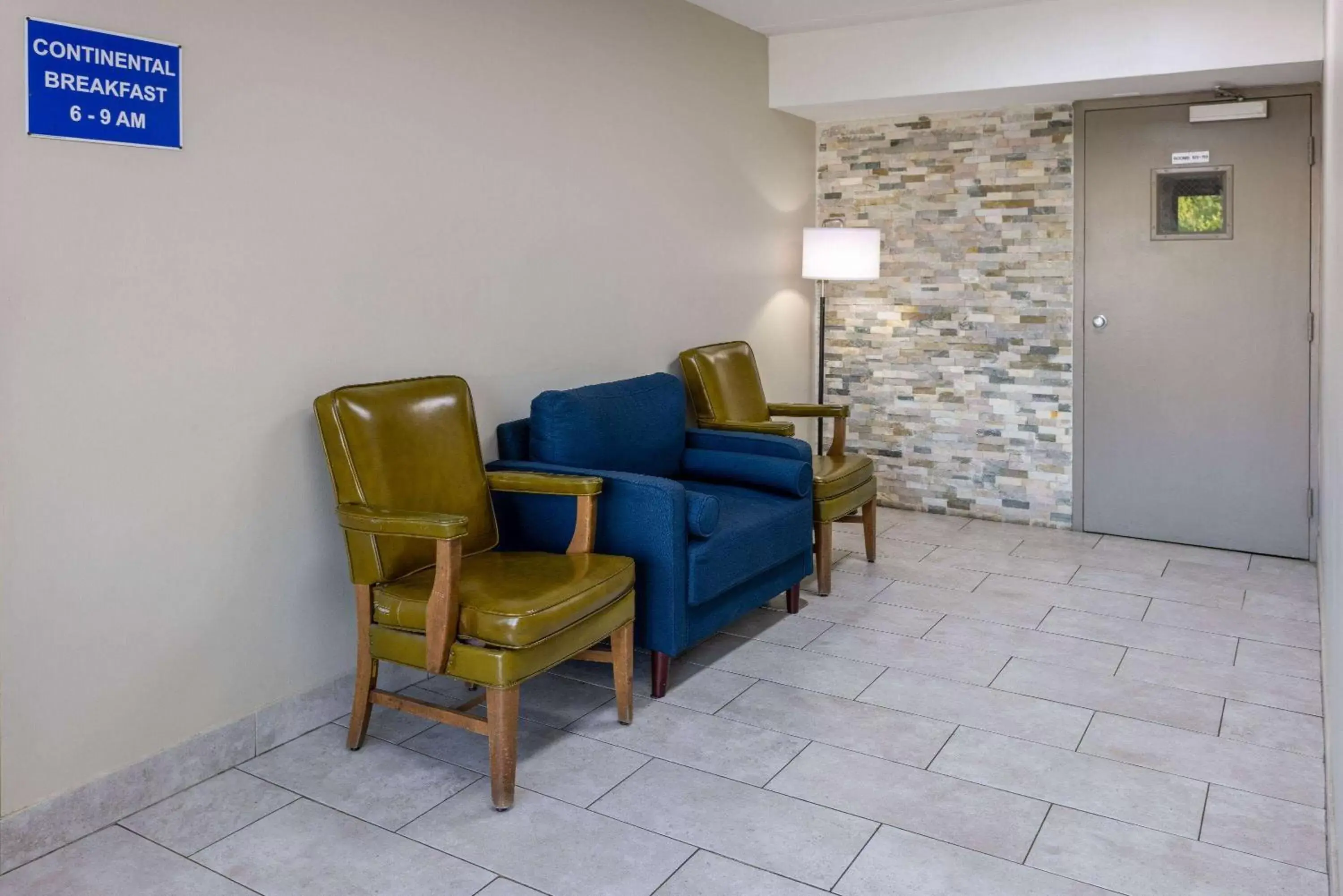 Lobby or reception, Seating Area in Days Inn by Wyndham Winchester