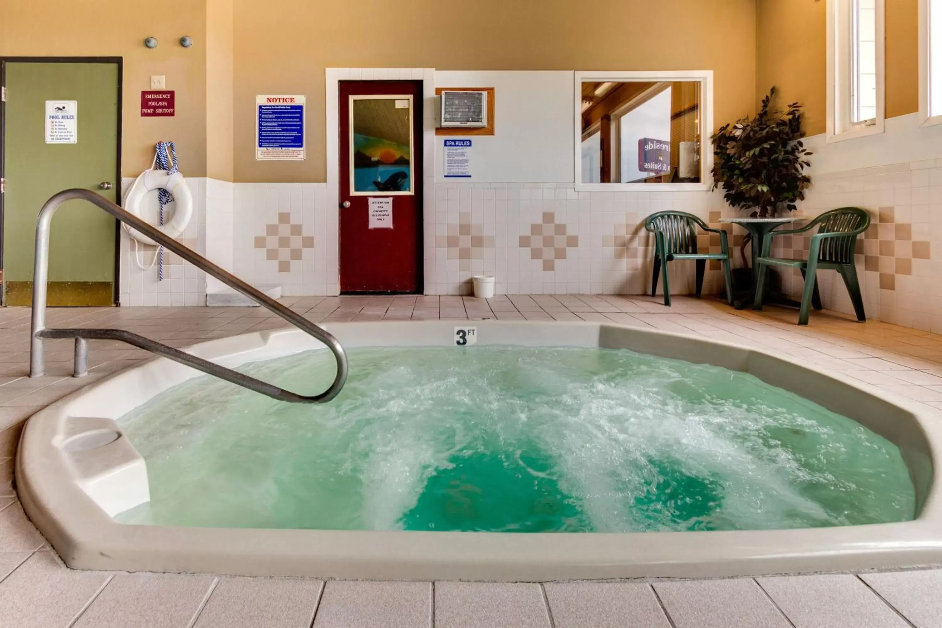 Hot Tub in Fireside Inn and Suites