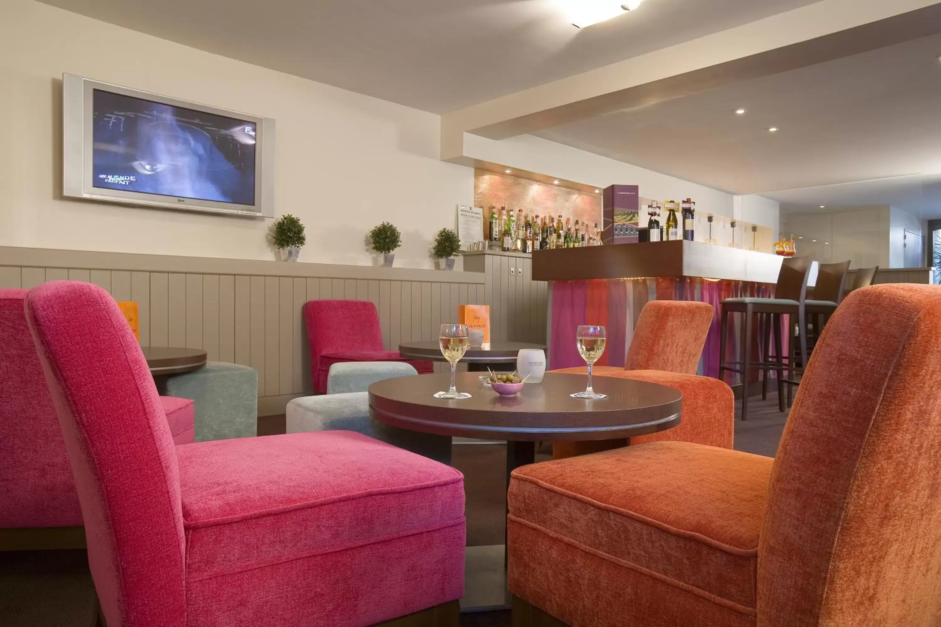 Lounge or bar, Lounge/Bar in Mercure Deauville Centre