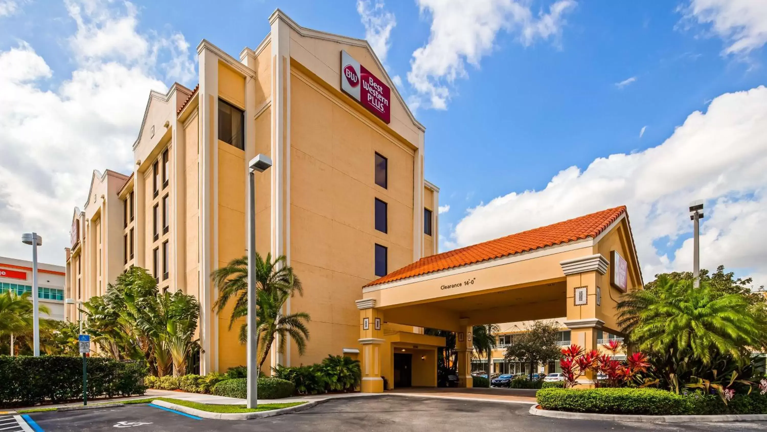 Property Building in Best Western Plus Kendall Hotel & Suites