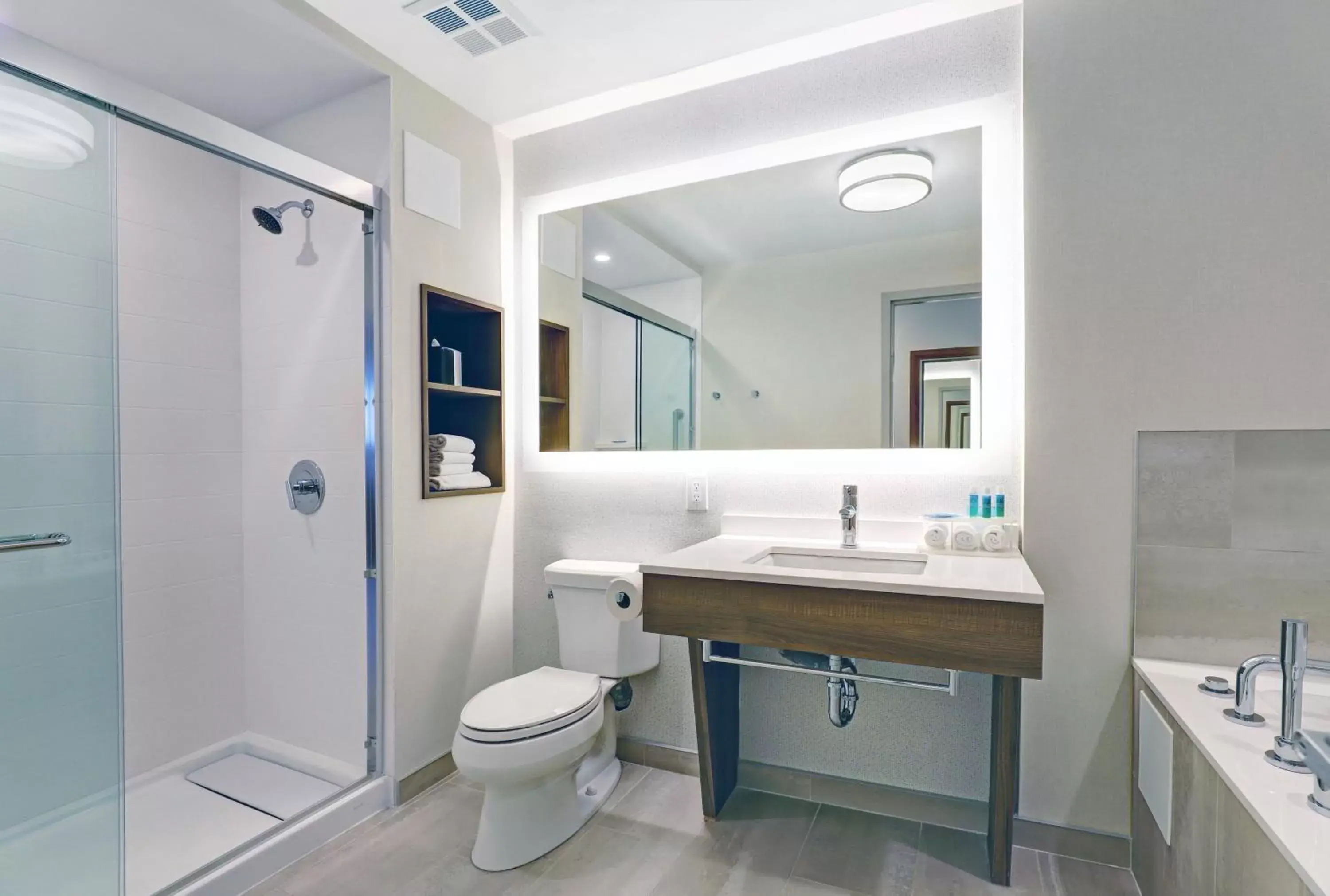 Photo of the whole room, Bathroom in Holiday Inn Express Whitby Oshawa, an IHG Hotel