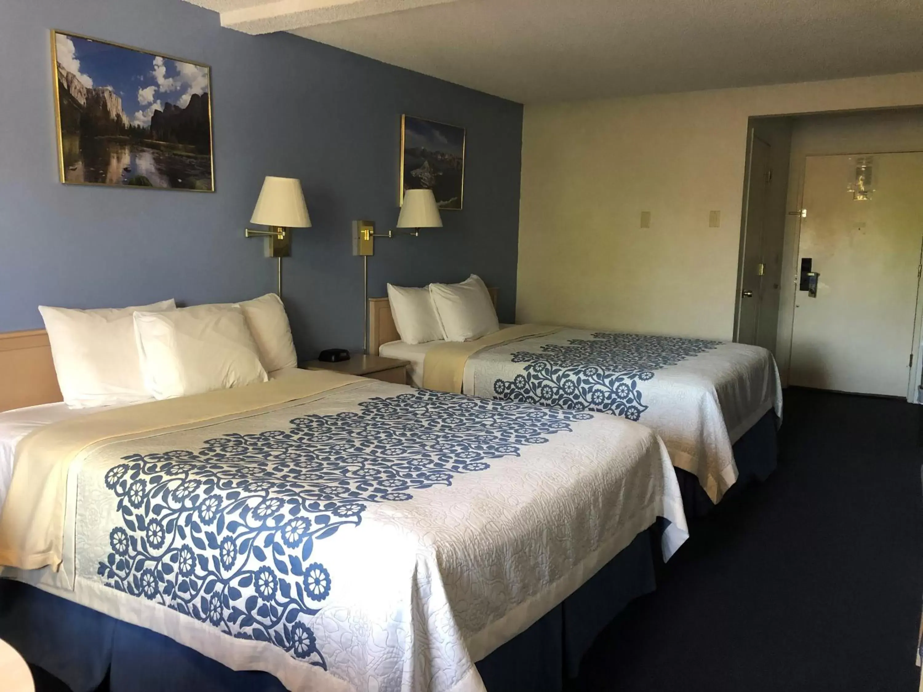 Photo of the whole room, Bed in Days Inn by Wyndham Corvallis