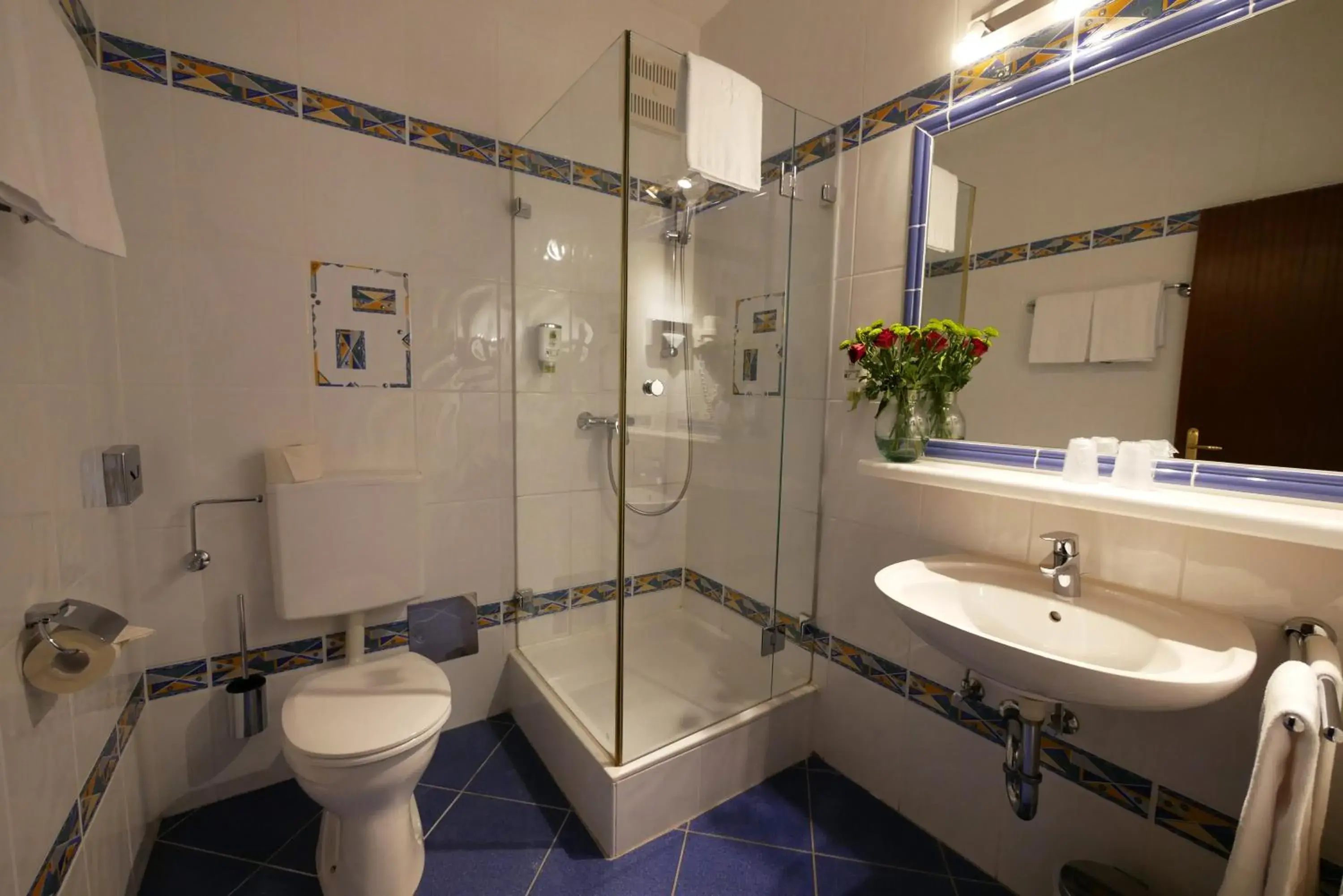 Shower, Bathroom in Hotel Stoiser Graz