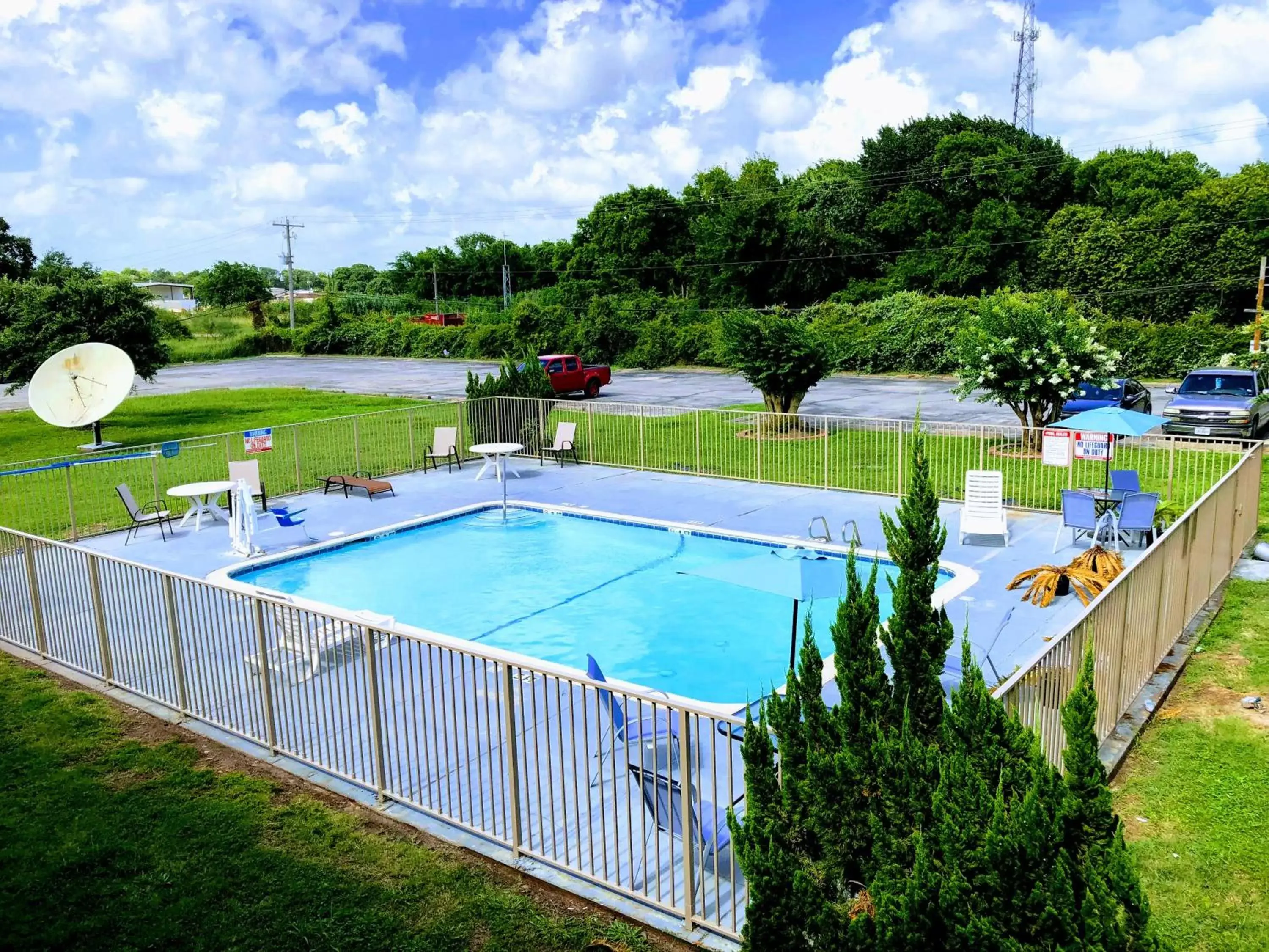 Swimming pool, Pool View in Motel 6-Clute, TX