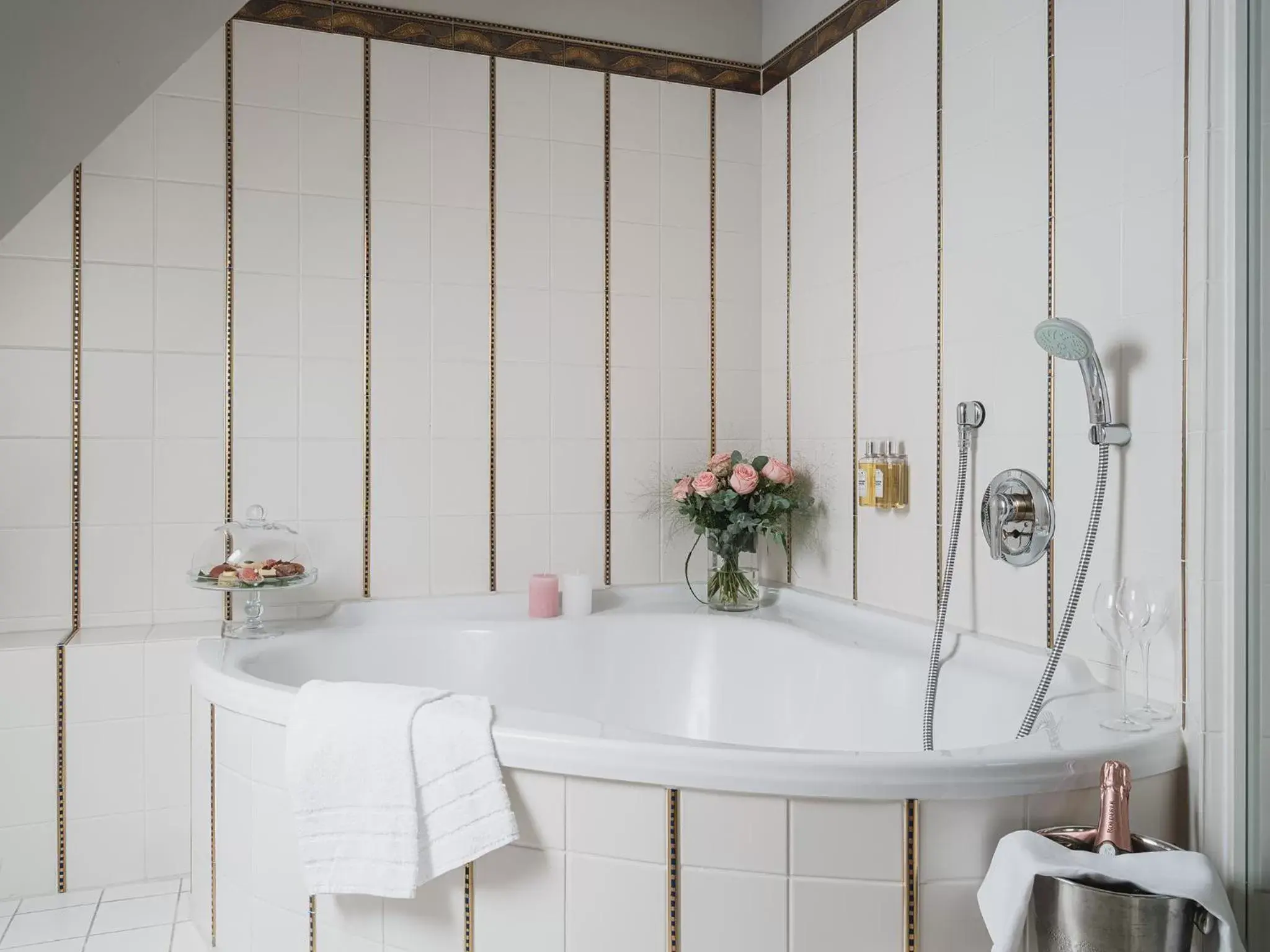 Bath, Bathroom in Althoff Hotel Fürstenhof