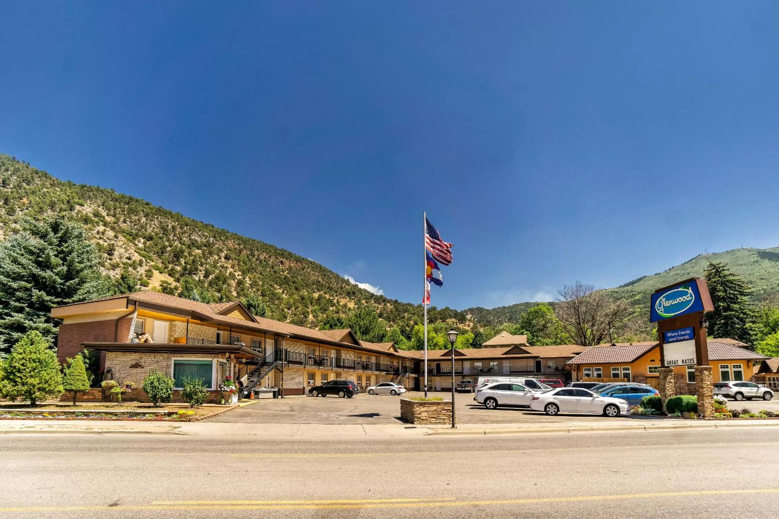 Facade/entrance in Glenwood Springs Inn