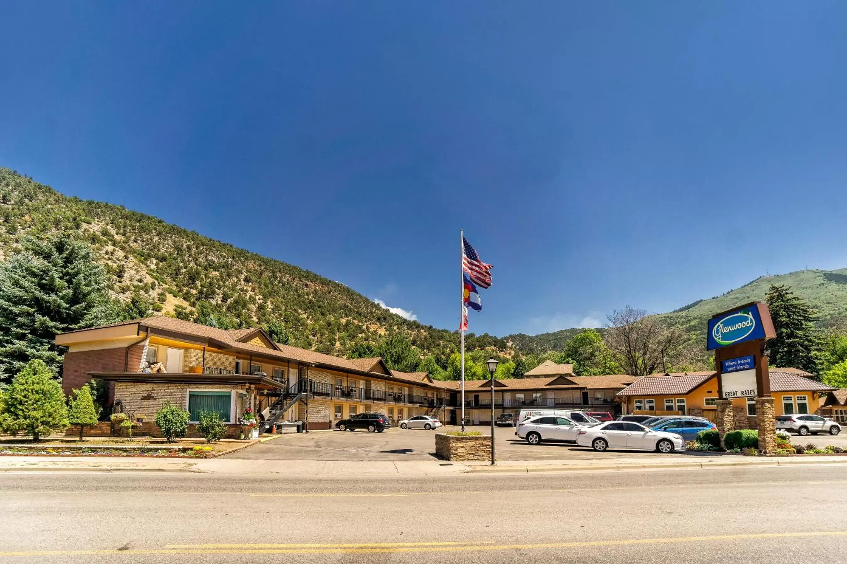 Facade/entrance, Property Building in Glenwood Springs Inn