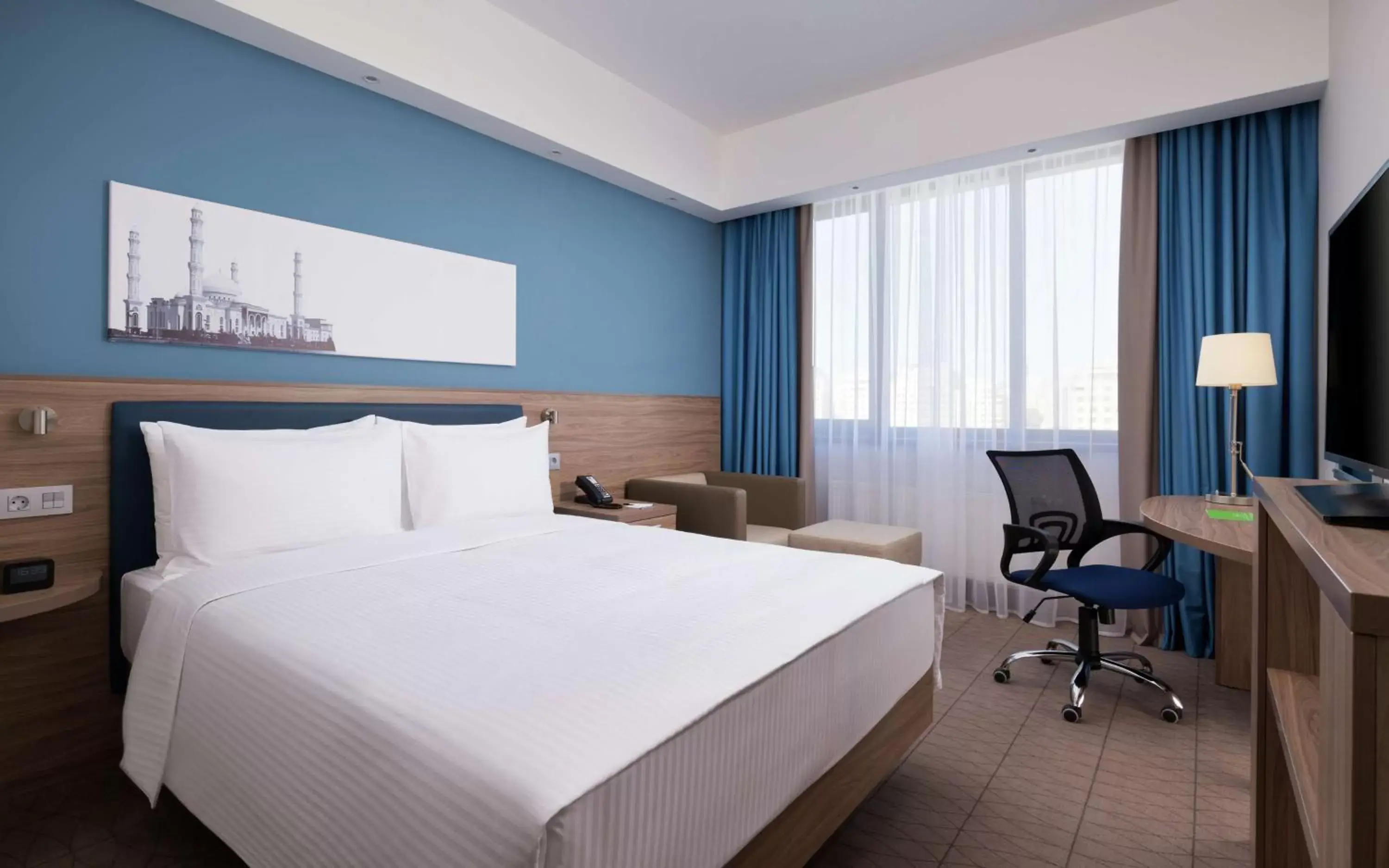 Bedroom, Bed in Hampton By Hilton Astana Triumphal Arch