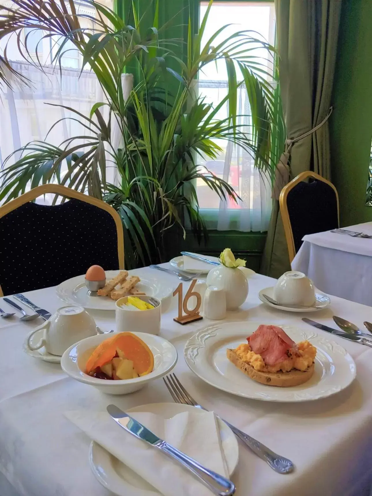 Breakfast in The Chatsworth Hotel