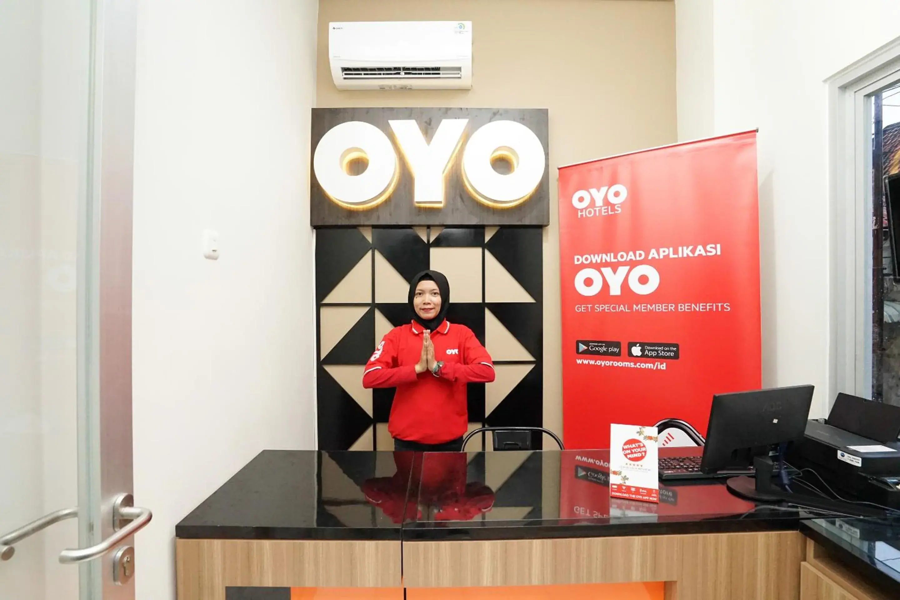 Lobby or reception in OYO 614 Graha 8 Syariah