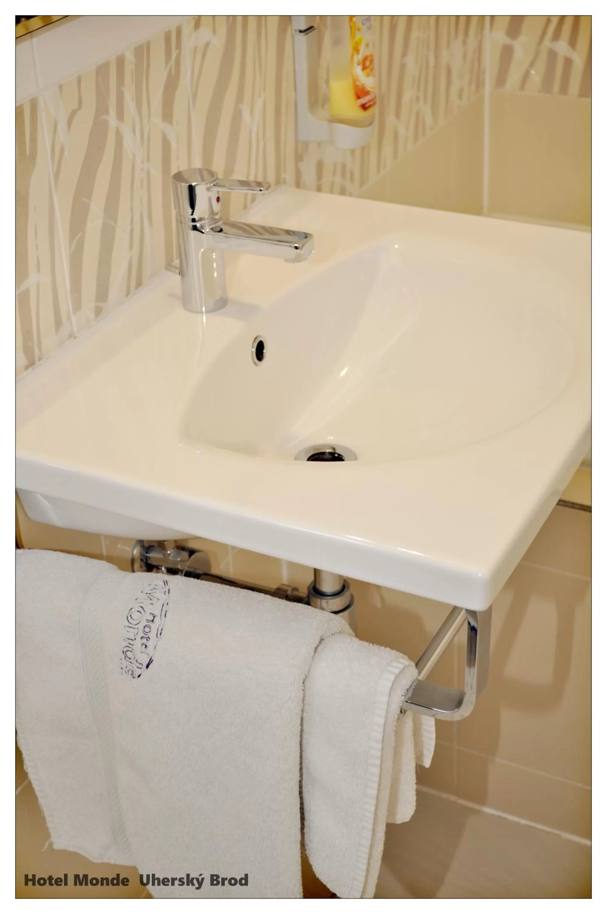 Bathroom in Hotel Monde