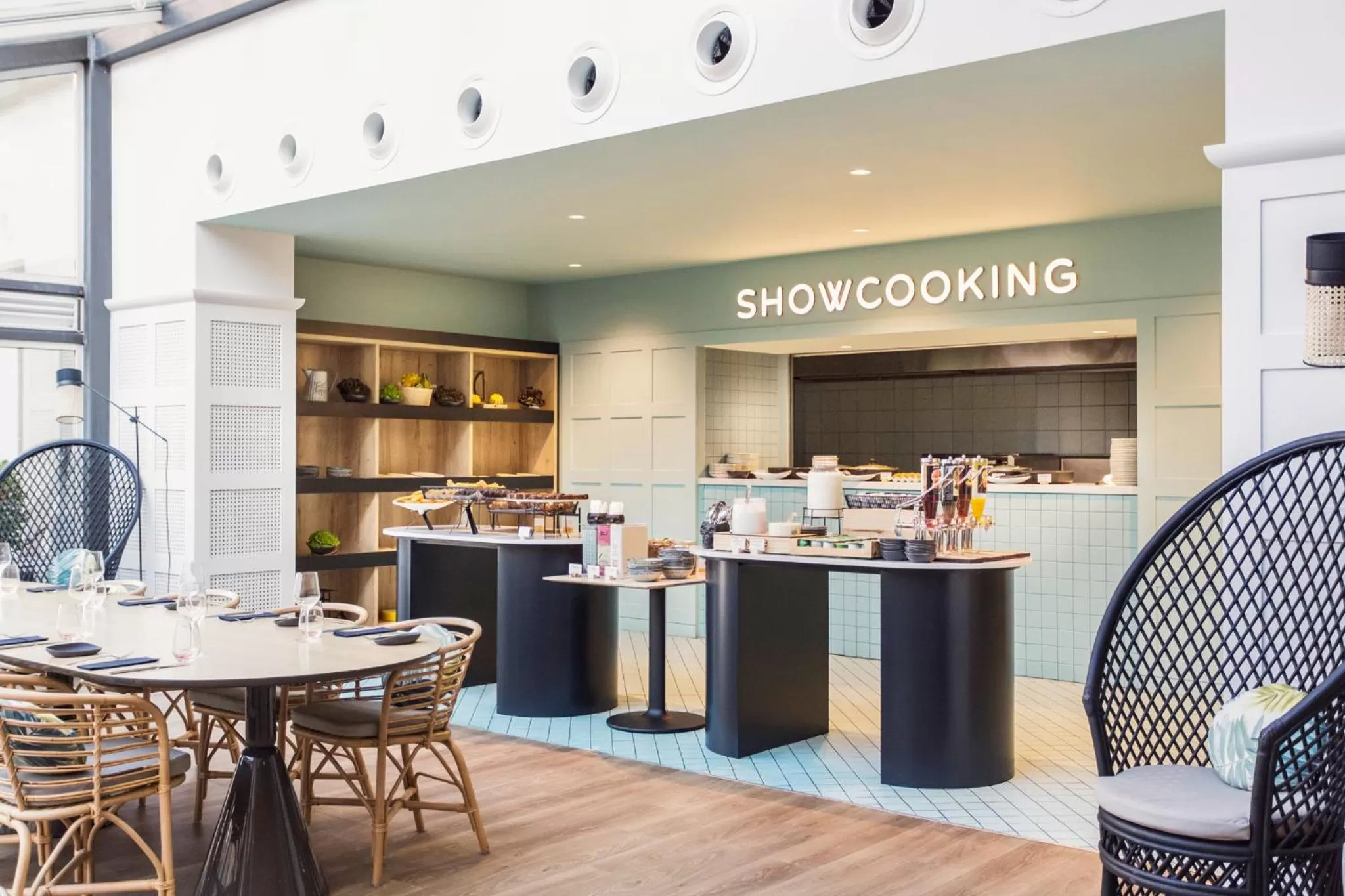 Restaurant/places to eat in Novotel Campo De Las Naciones