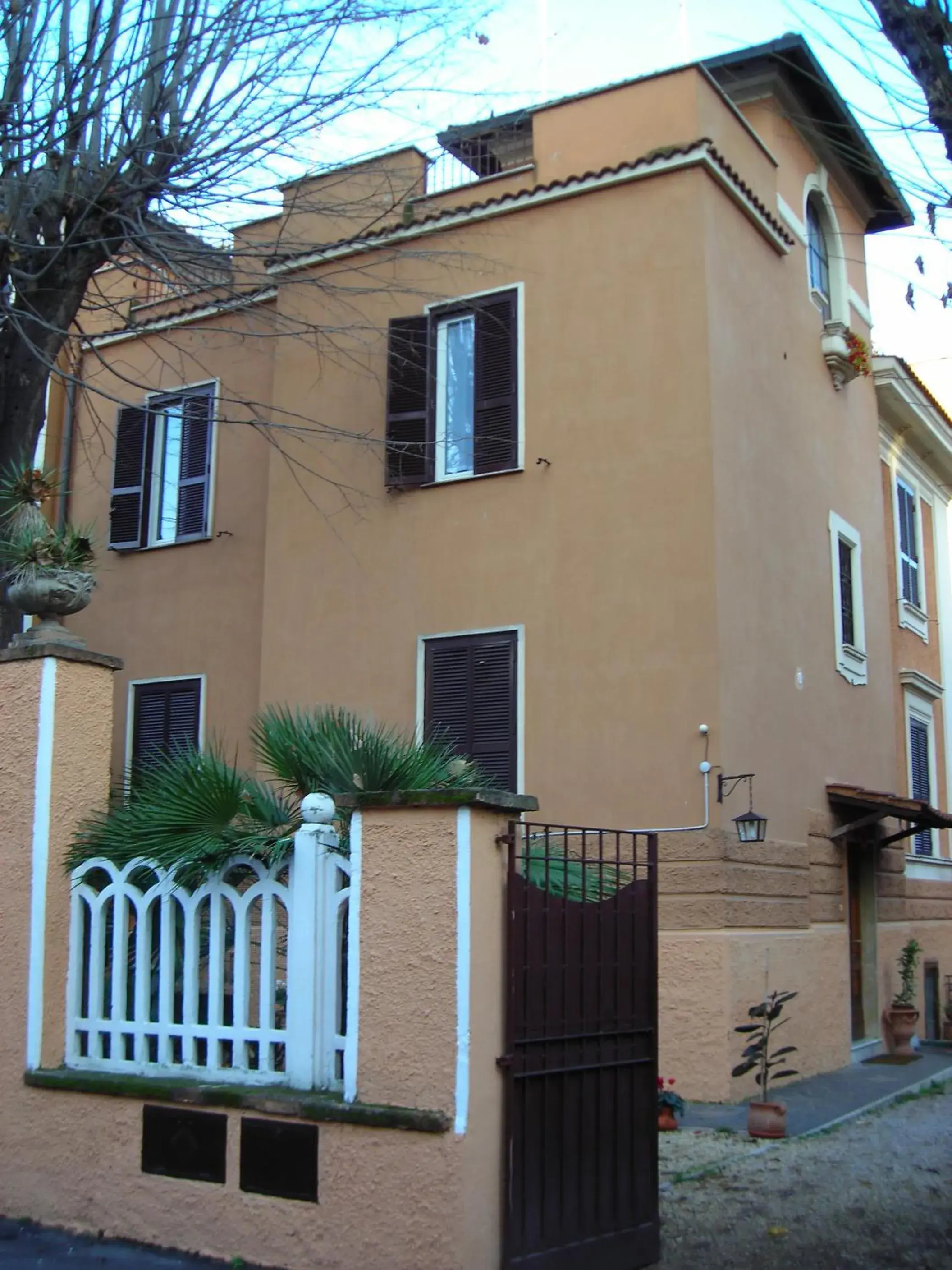 Facade/entrance, Property Building in A Vinicius Et Mita Guest House