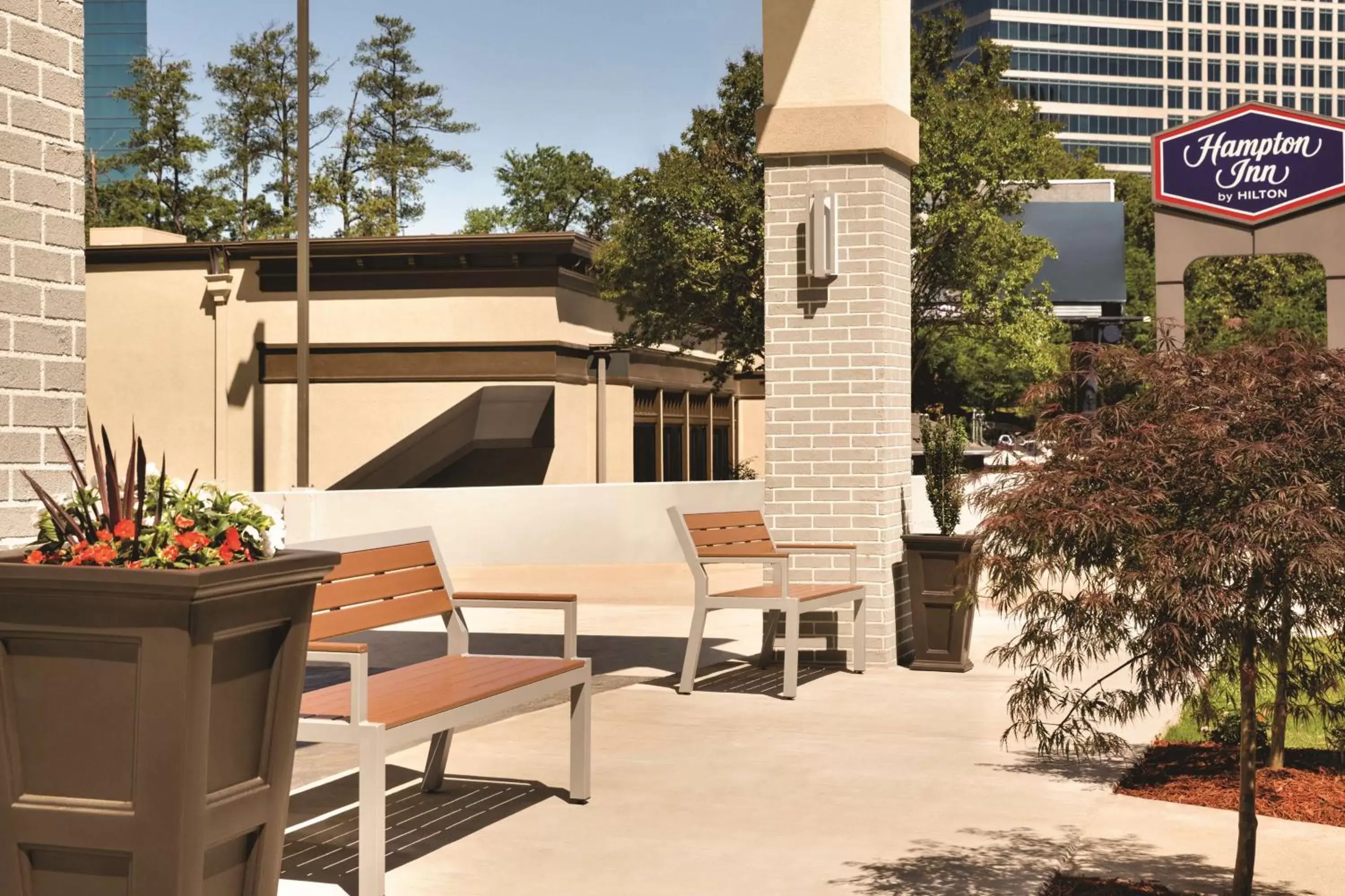 Property building in Hampton Inn Atlanta-Buckhead Property building in Hampton Inn Atlanta-Buckhead