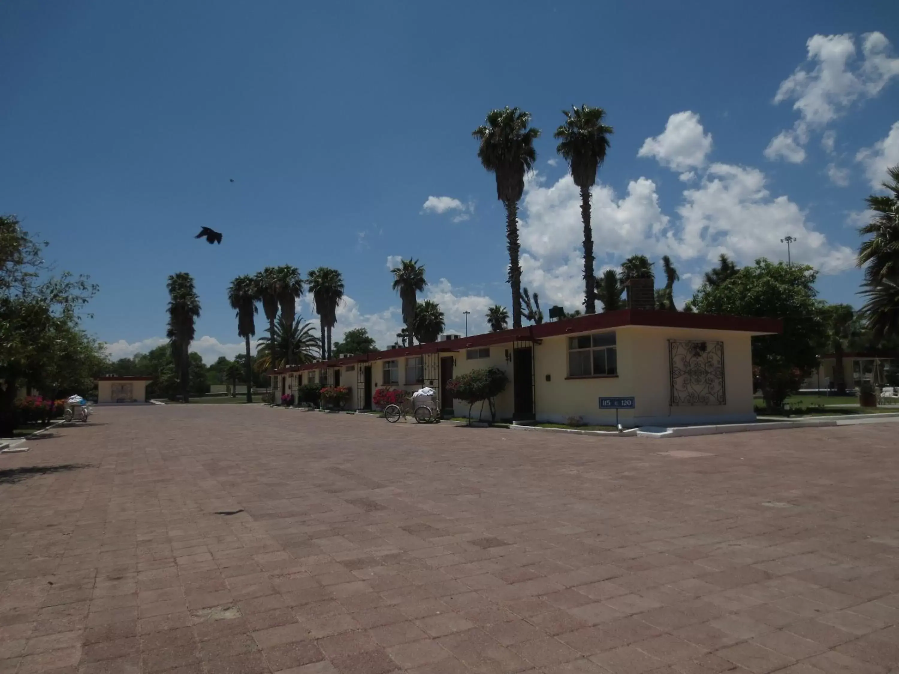 Day, Property Building in Hotel Las Palmas Midway Inn