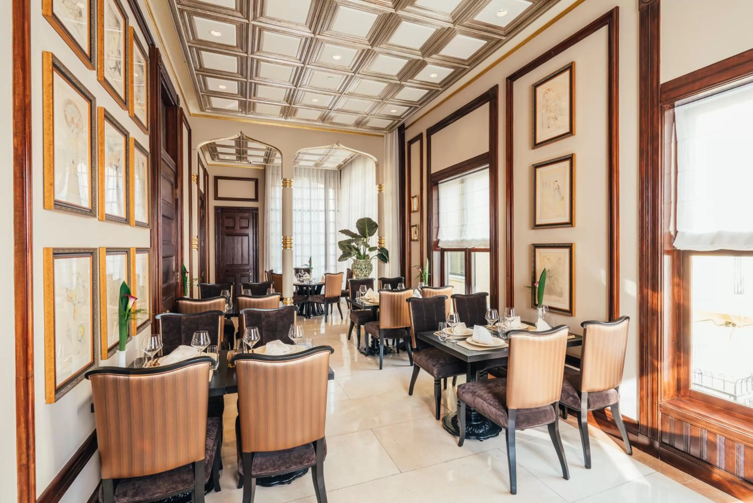 Area and facilities in Neighbourgood Sutter Mansion