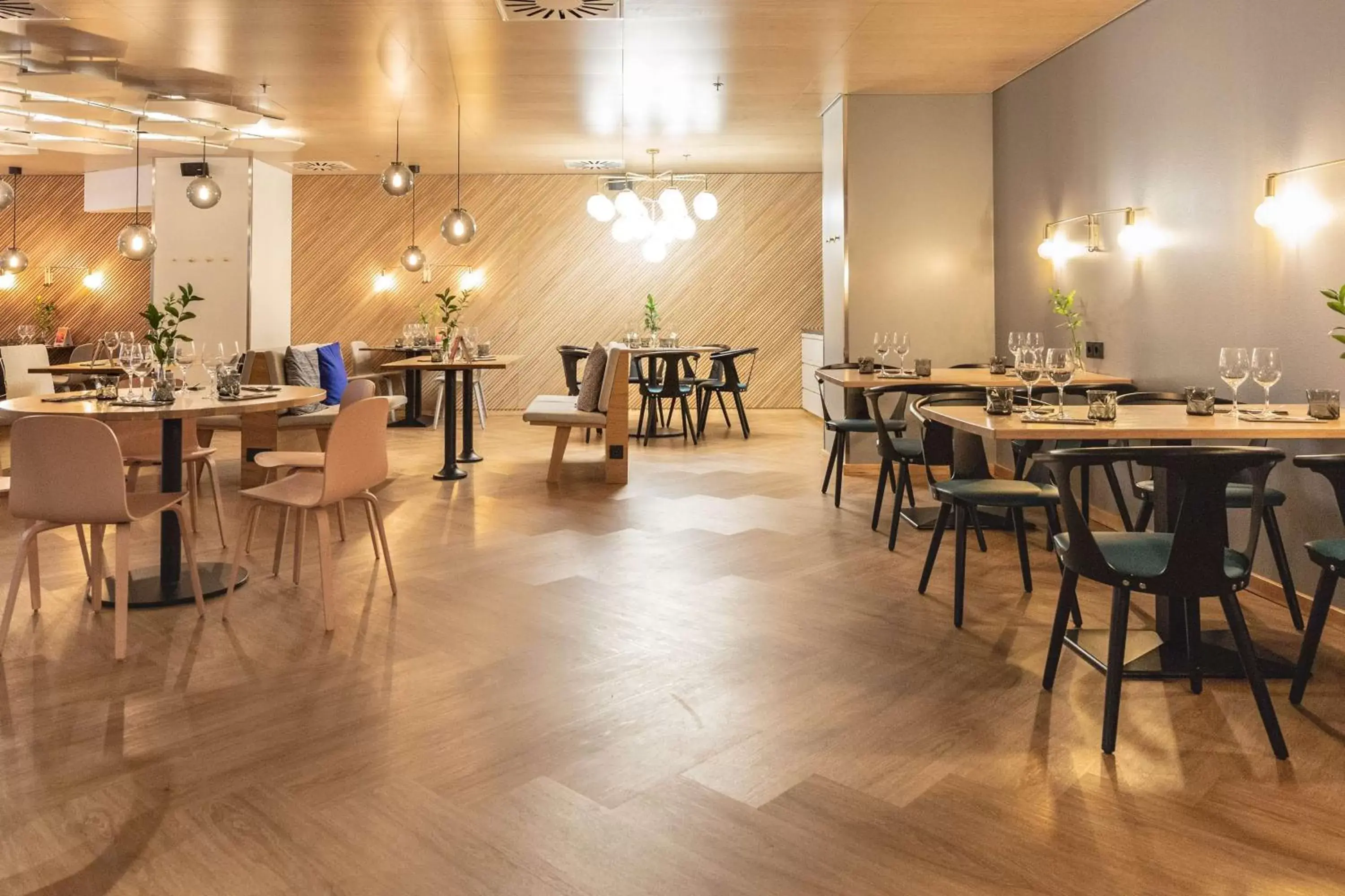 Restaurant/Places to Eat in Scandic Helsinki Aviacongress