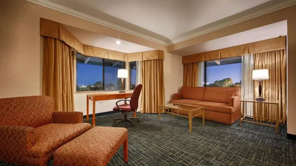 Seating Area in Best Western De Anza Inn