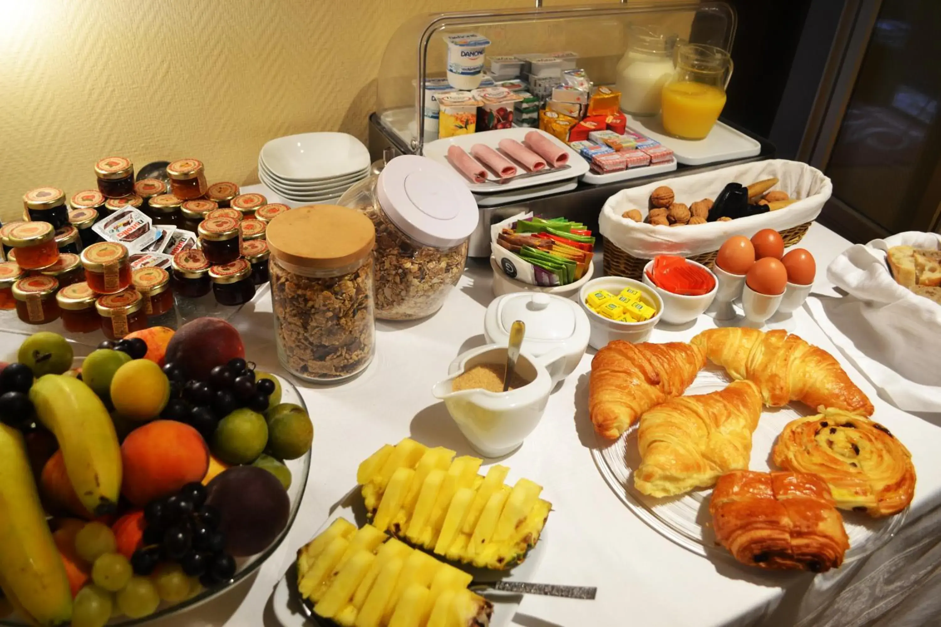 Breakfast in Hotel Windsor Home Breakfast in Hotel Windsor Home