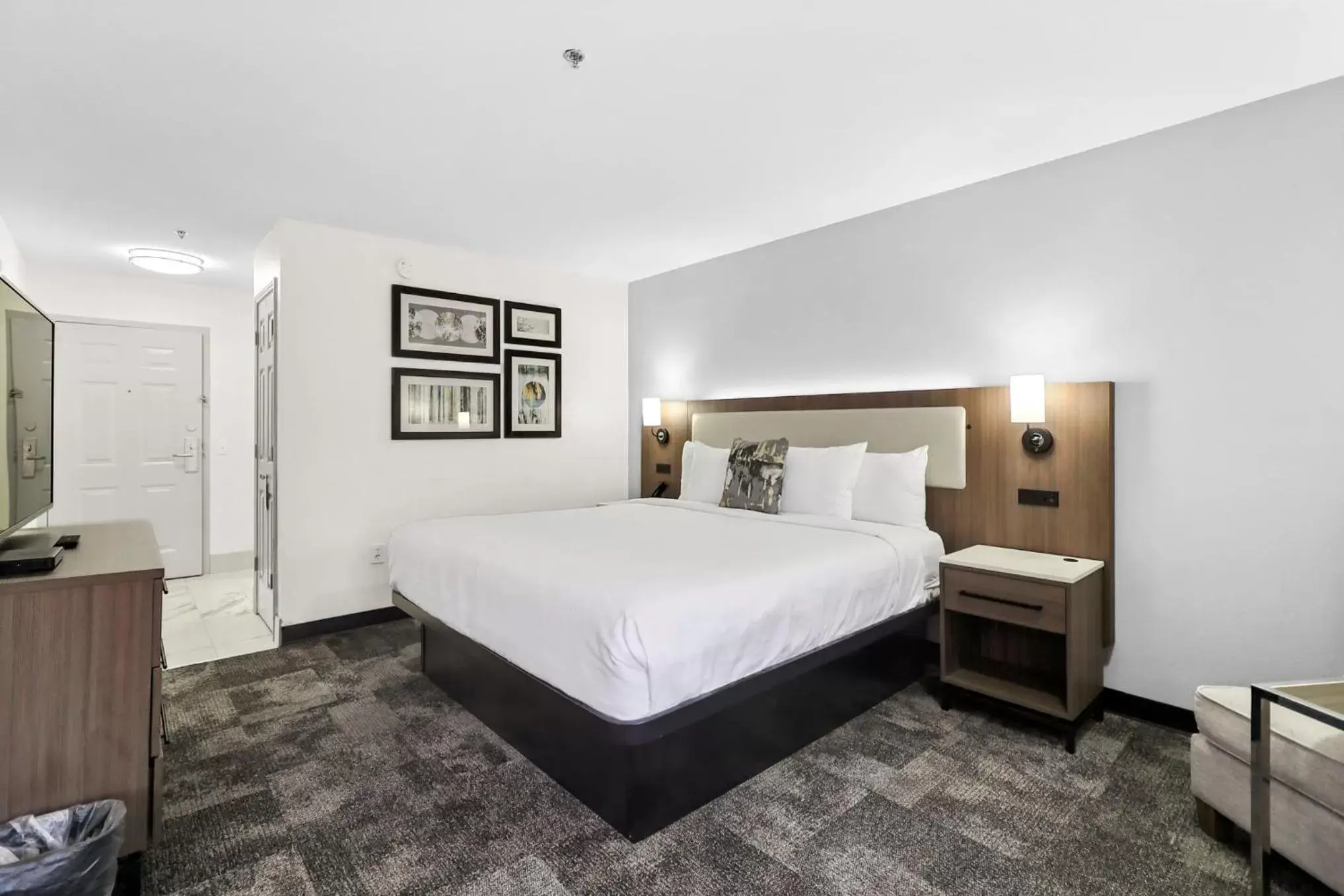 Bedroom, Bed in La Quinta by Wyndham Atlanta South - Newnan