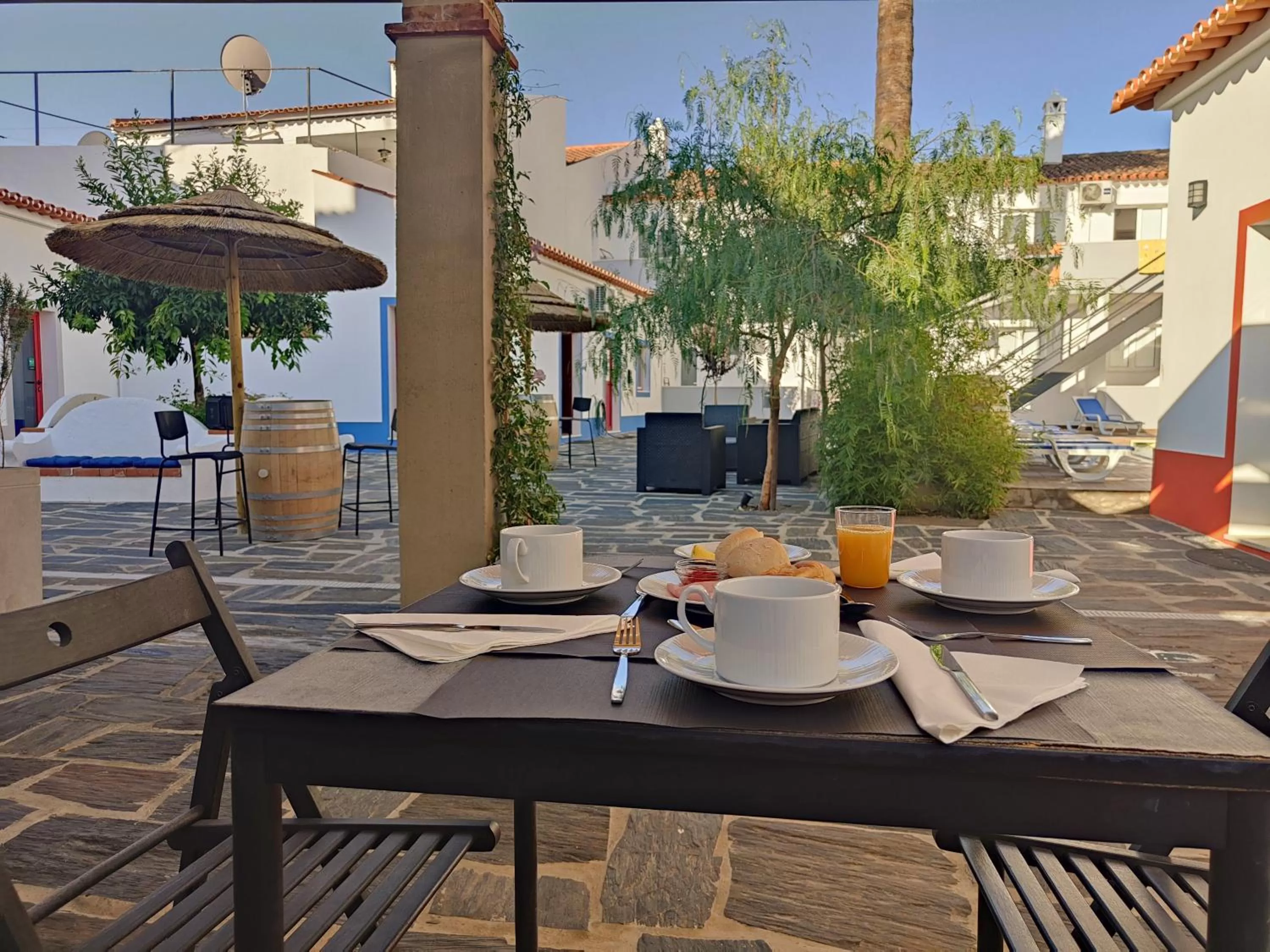 Breakfast, Restaurant/Places to Eat in Luxury Palm Suites