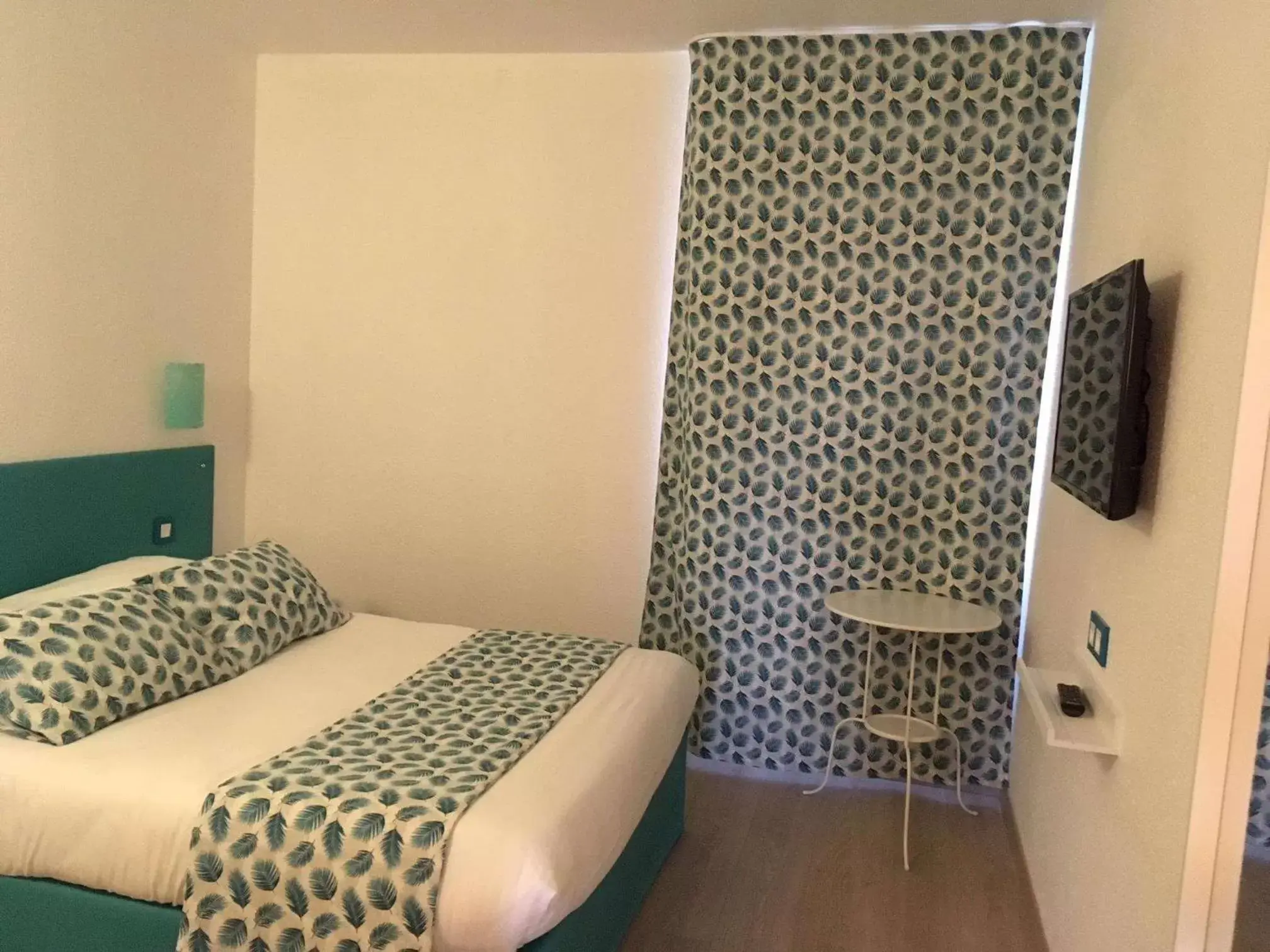 Bedroom, Bed in Brit Hotel Salon de Provence